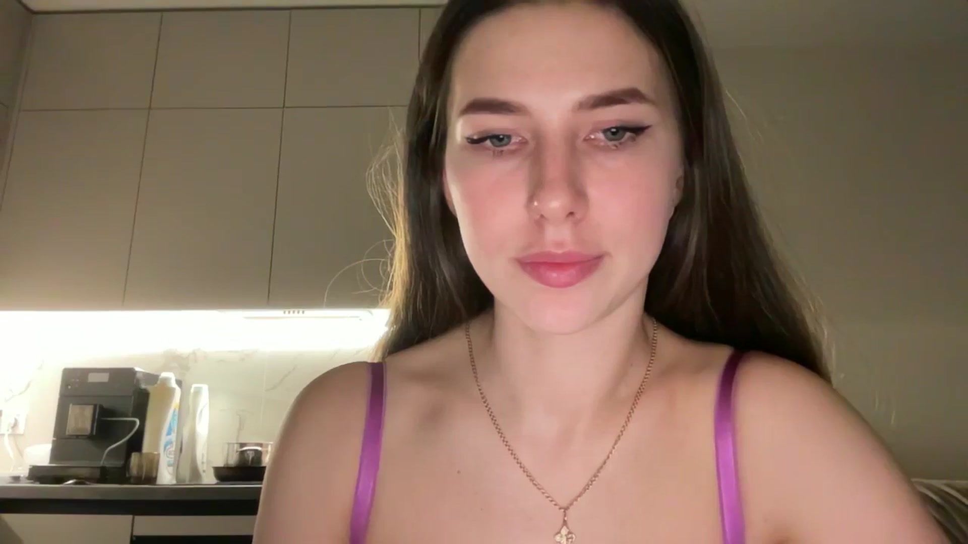 Gallery image thumbnail from kissfreeze's myfreecams stream on, 04/04/2025, 21:52 image 15 of 20
