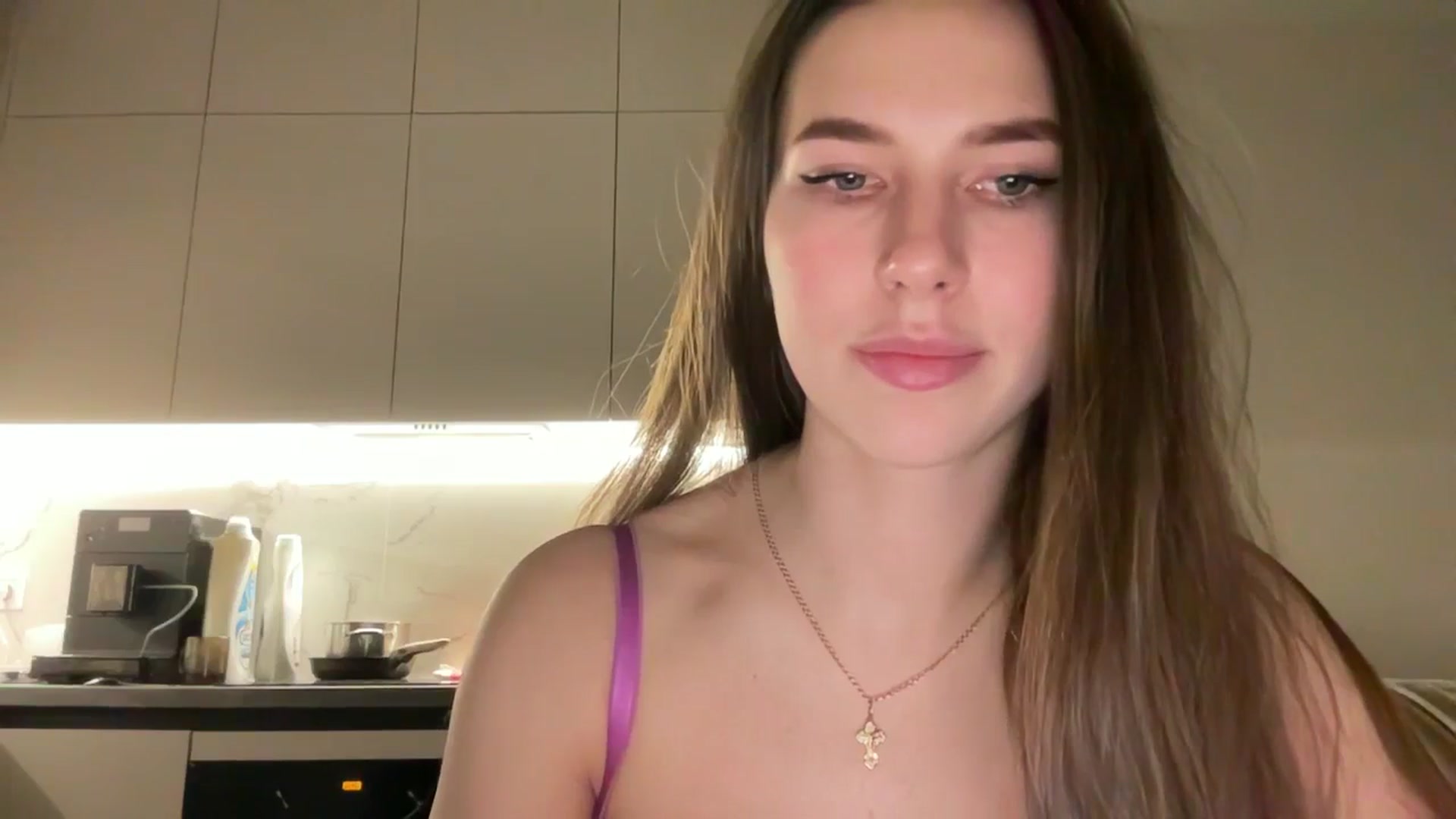 Gallery image thumbnail from kissfreeze's myfreecams stream on, 04/04/2025, 21:52 image 8 of 20