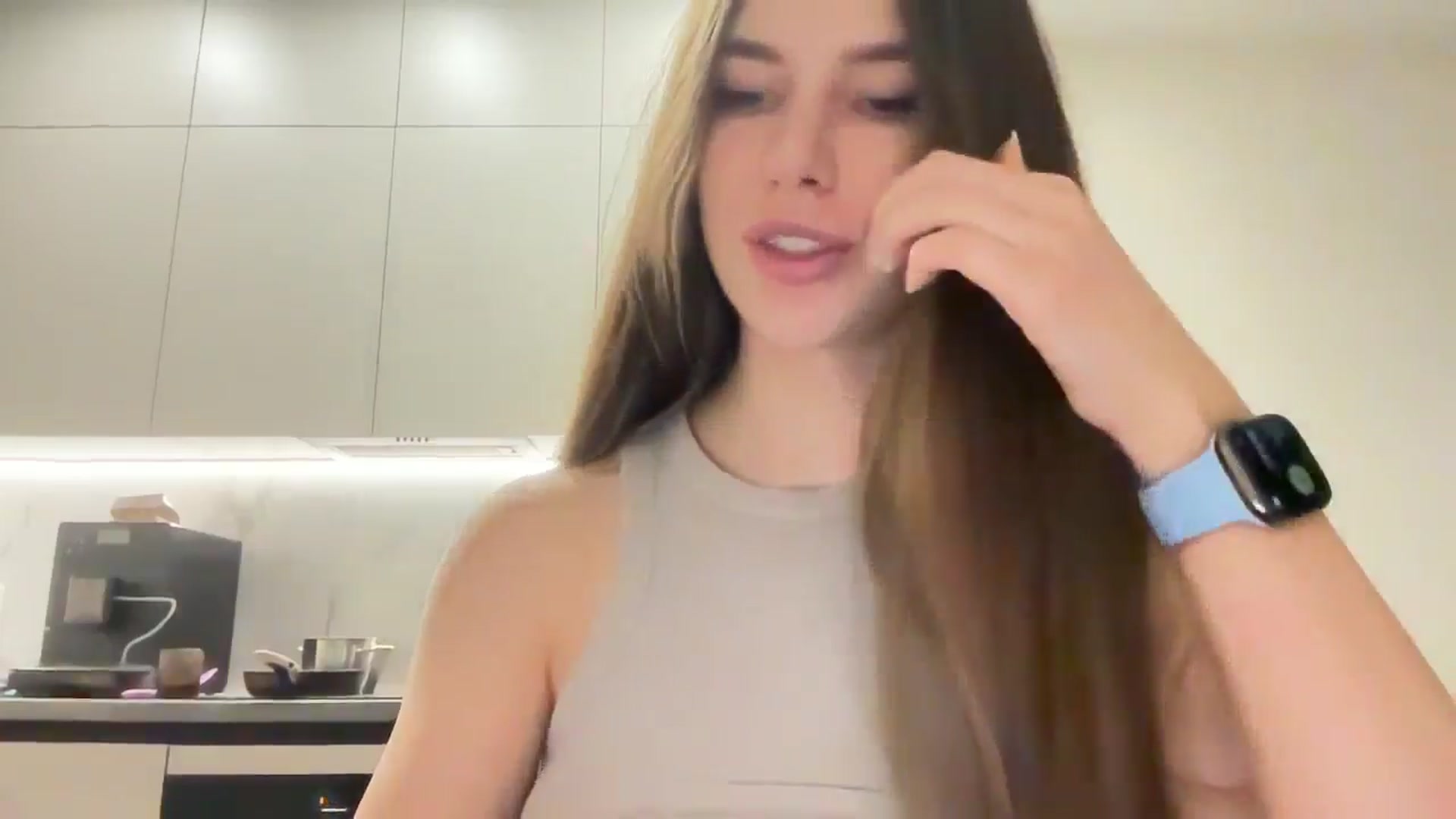 Gallery image thumbnail from kissfreeze's myfreecams stream on, 04/05/2025, 20:02 image 4 of 20