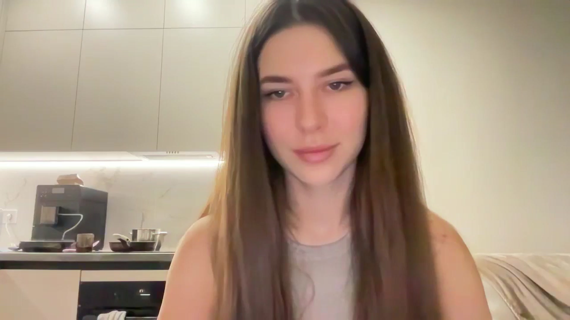Gallery image thumbnail from kissfreeze's myfreecams stream on, 04/05/2025, 20:02 image 2 of 20