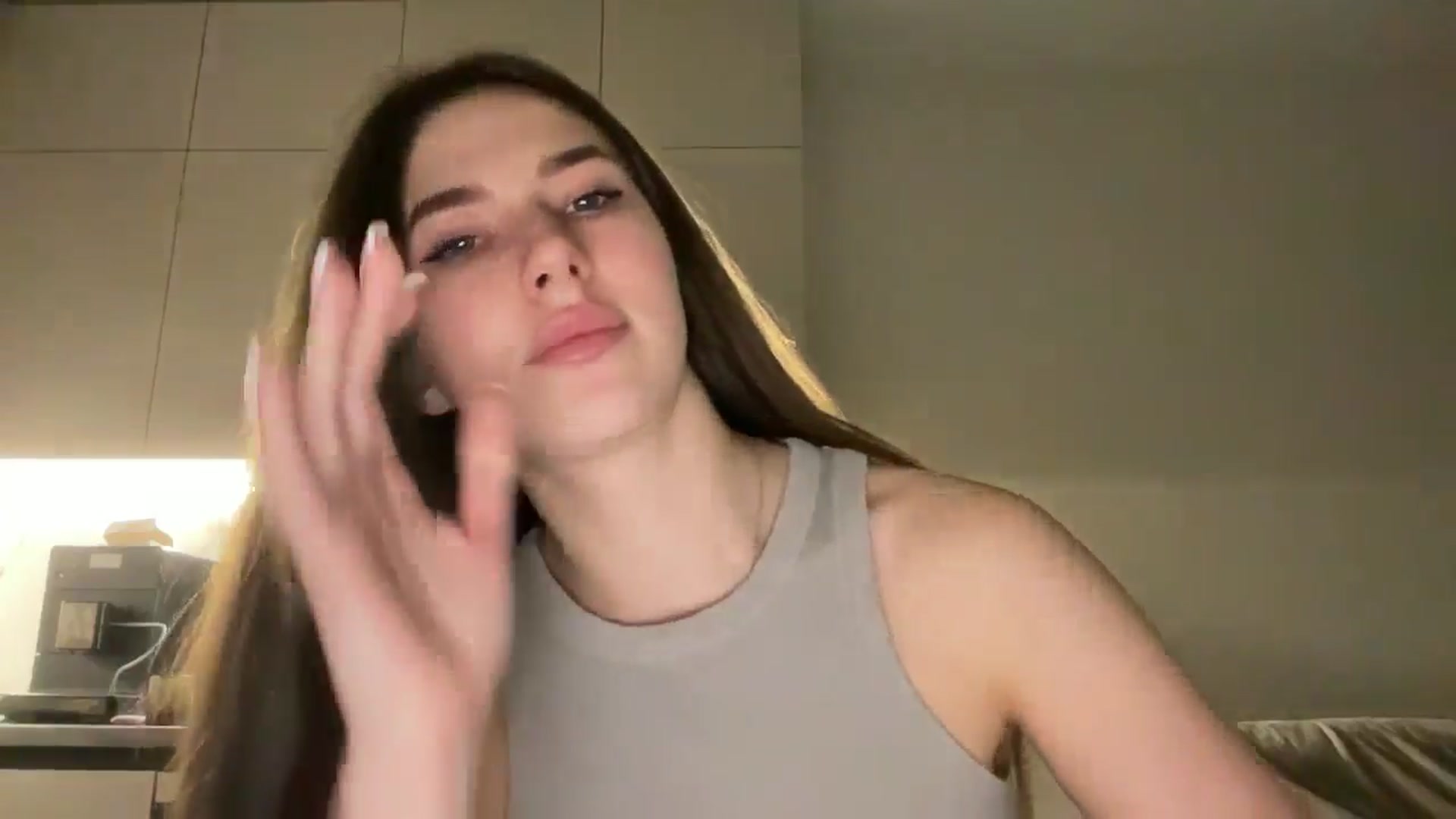 Gallery image thumbnail from kissfreeze's myfreecams stream on, 04/05/2025, 20:41 image 18 of 20