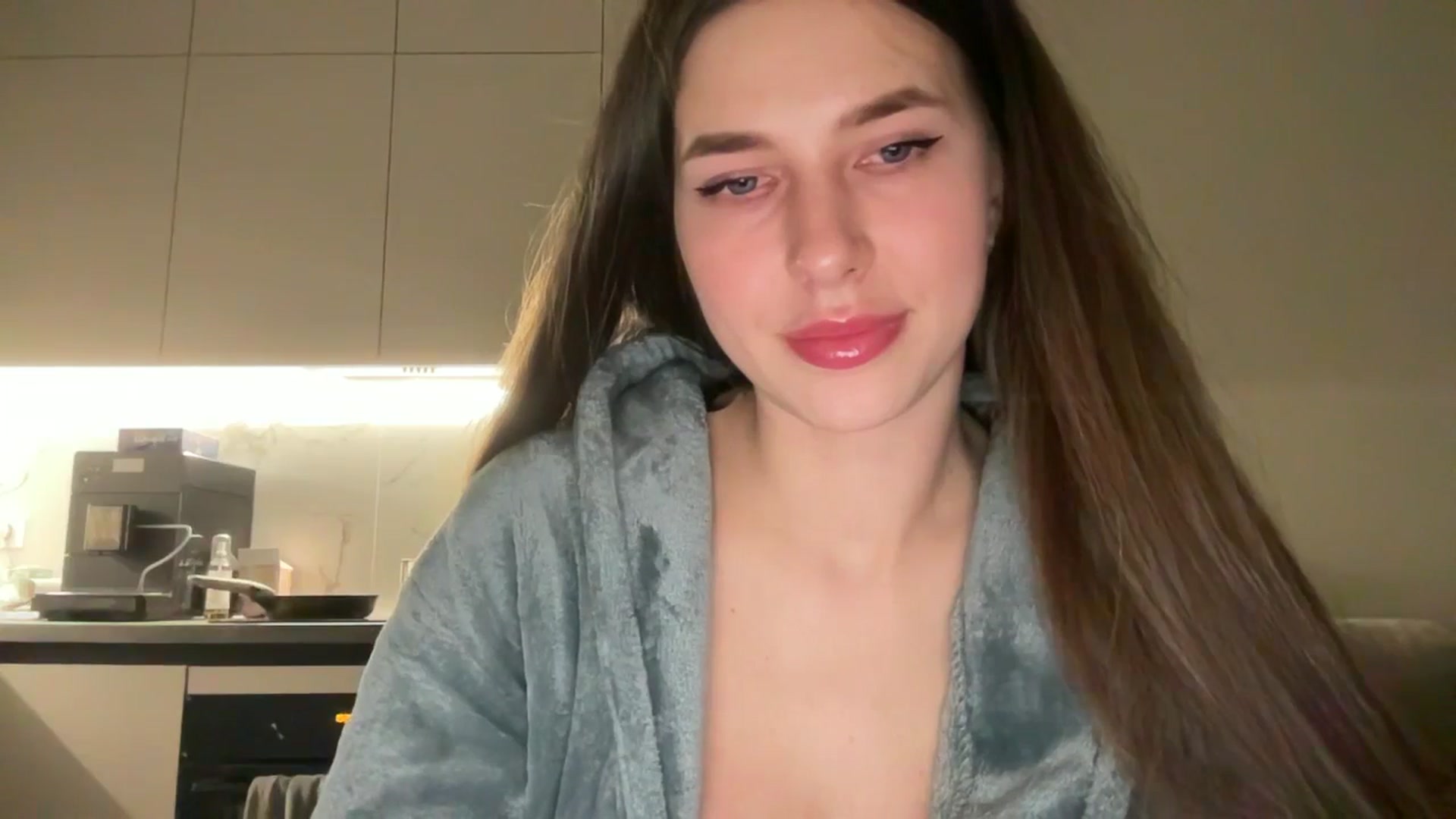 Gallery image thumbnail from kissfreeze's myfreecams stream on, 04/06/2025, 21:50 image 20 of 20