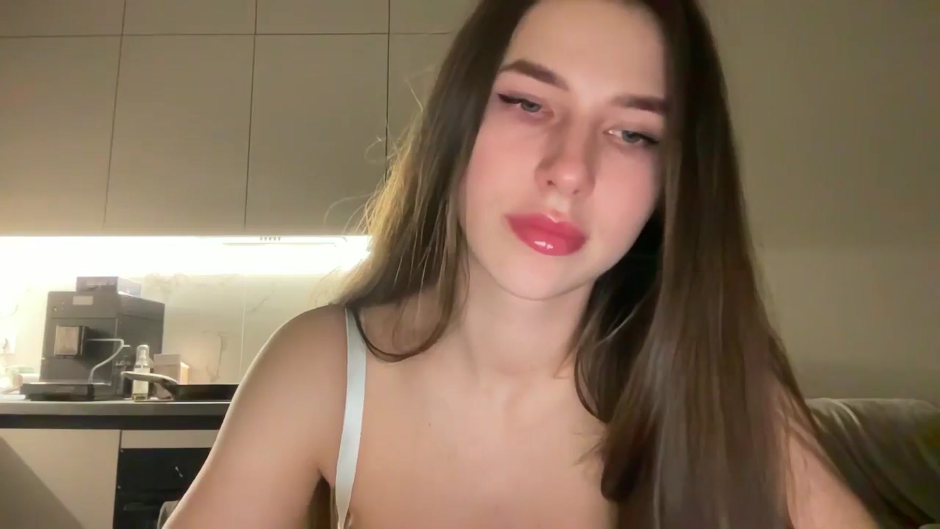 Gallery image thumbnail from kissfreeze's myfreecams stream on, 04/06/2025, 21:50 image 12 of 20