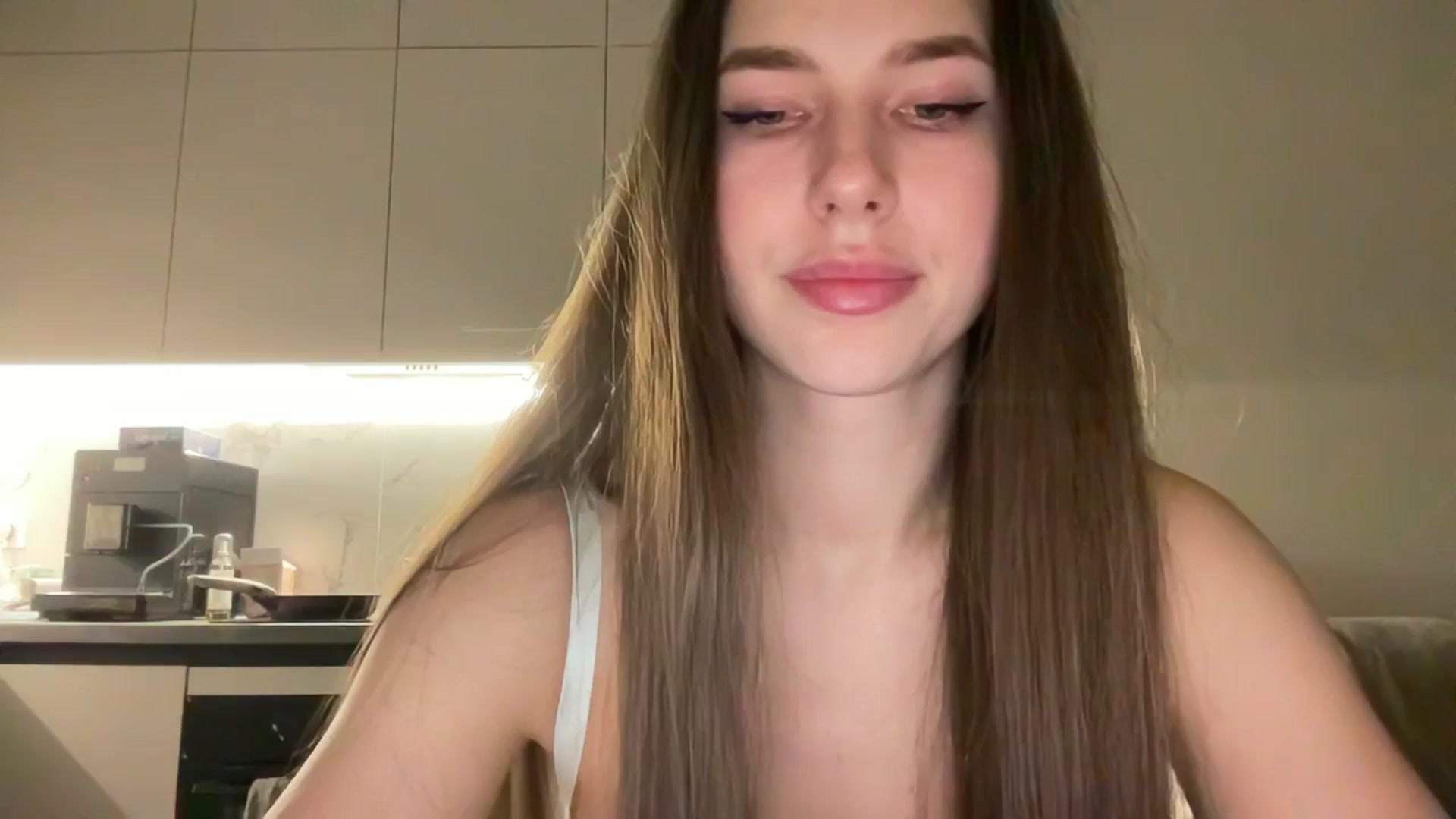 Gallery image thumbnail from kissfreeze's myfreecams stream on, 04/06/2025, 21:50 image 7 of 20