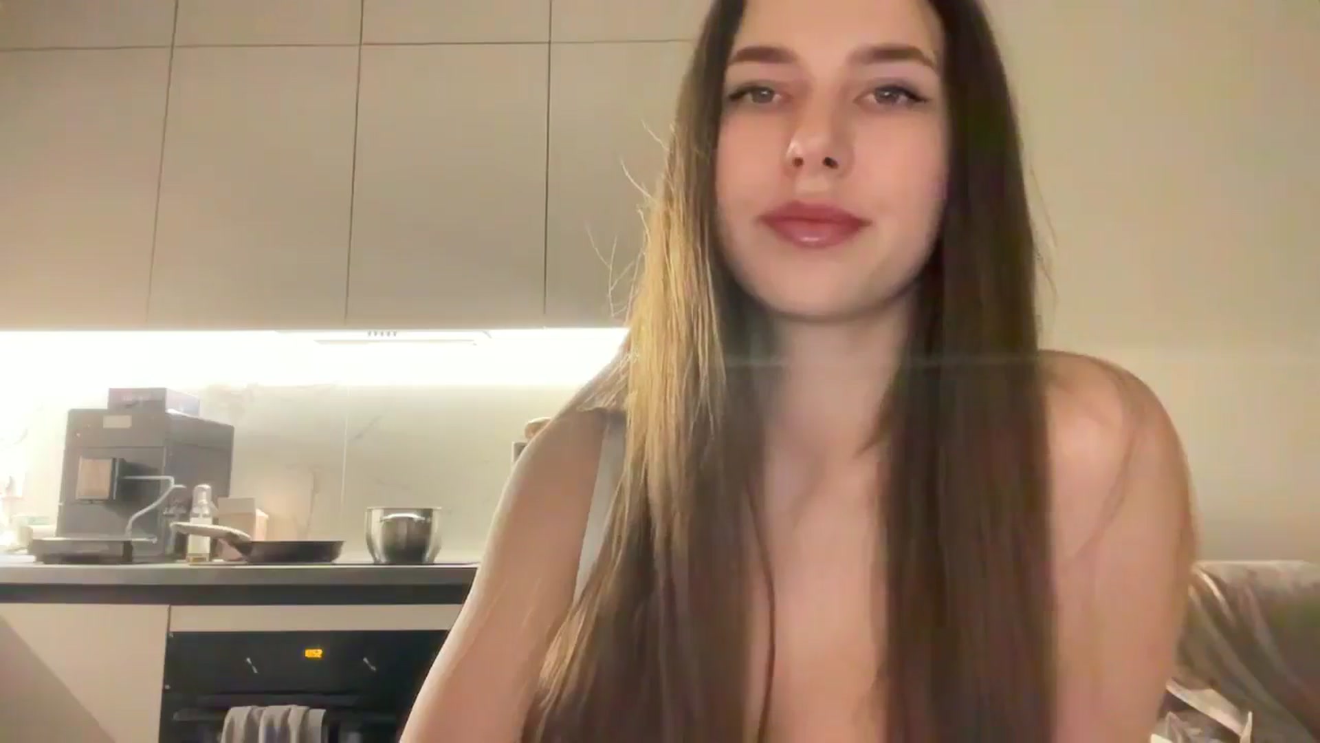 Gallery image thumbnail from kissfreeze's myfreecams stream on, 04/06/2025, 21:50 image 9 of 20
