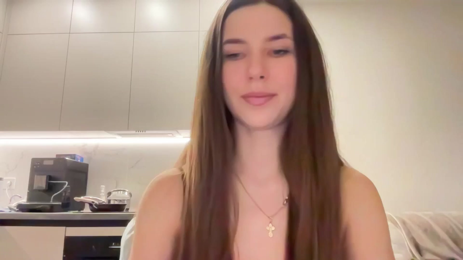 Gallery image thumbnail from kissfreeze's myfreecams stream on, 04/07/2025, 21:01 image 16 of 20
