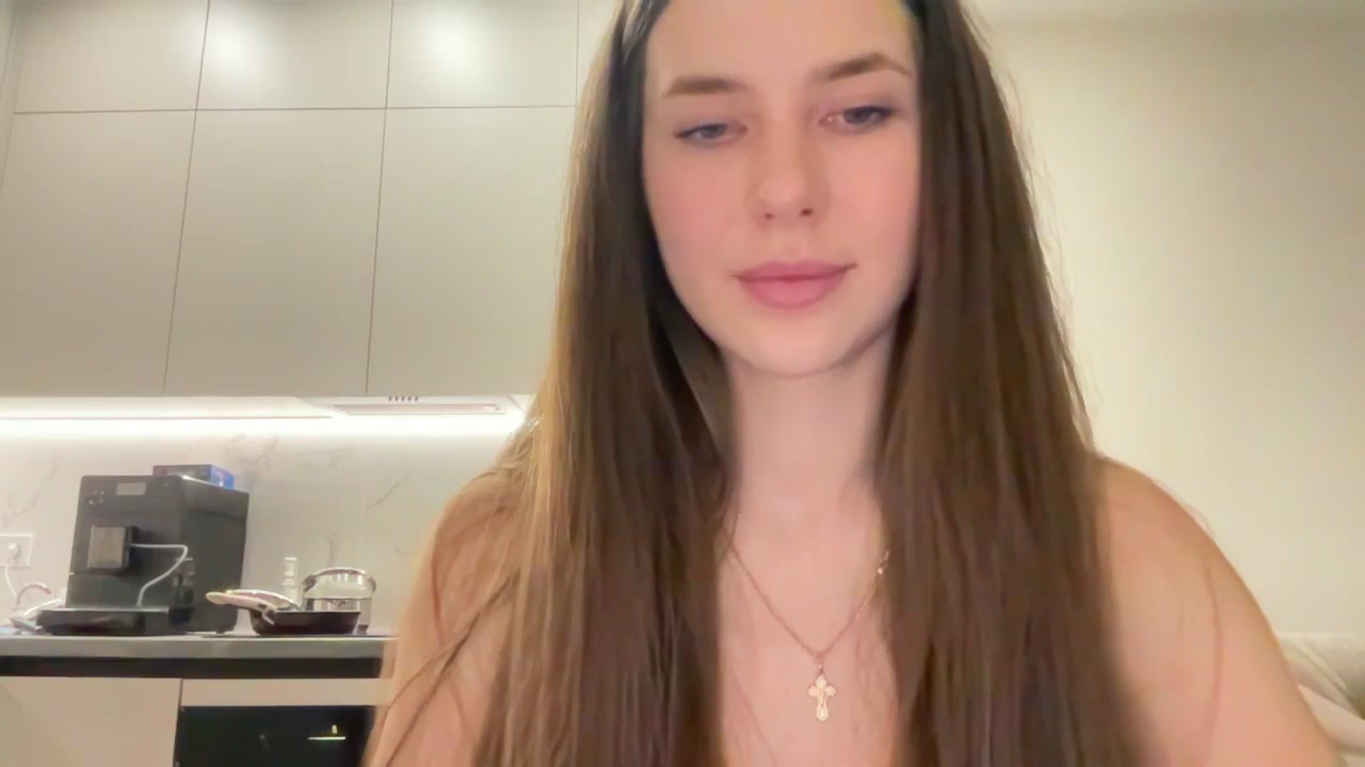 Gallery image thumbnail from kissfreeze's myfreecams stream on, 04/07/2025, 21:01 image 11 of 20