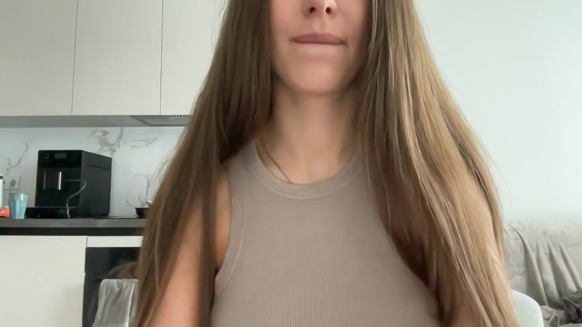 Gallery image thumbnail from kissfreeze's myfreecams stream on, 04/09/2025, 07:58 image 18 of 20