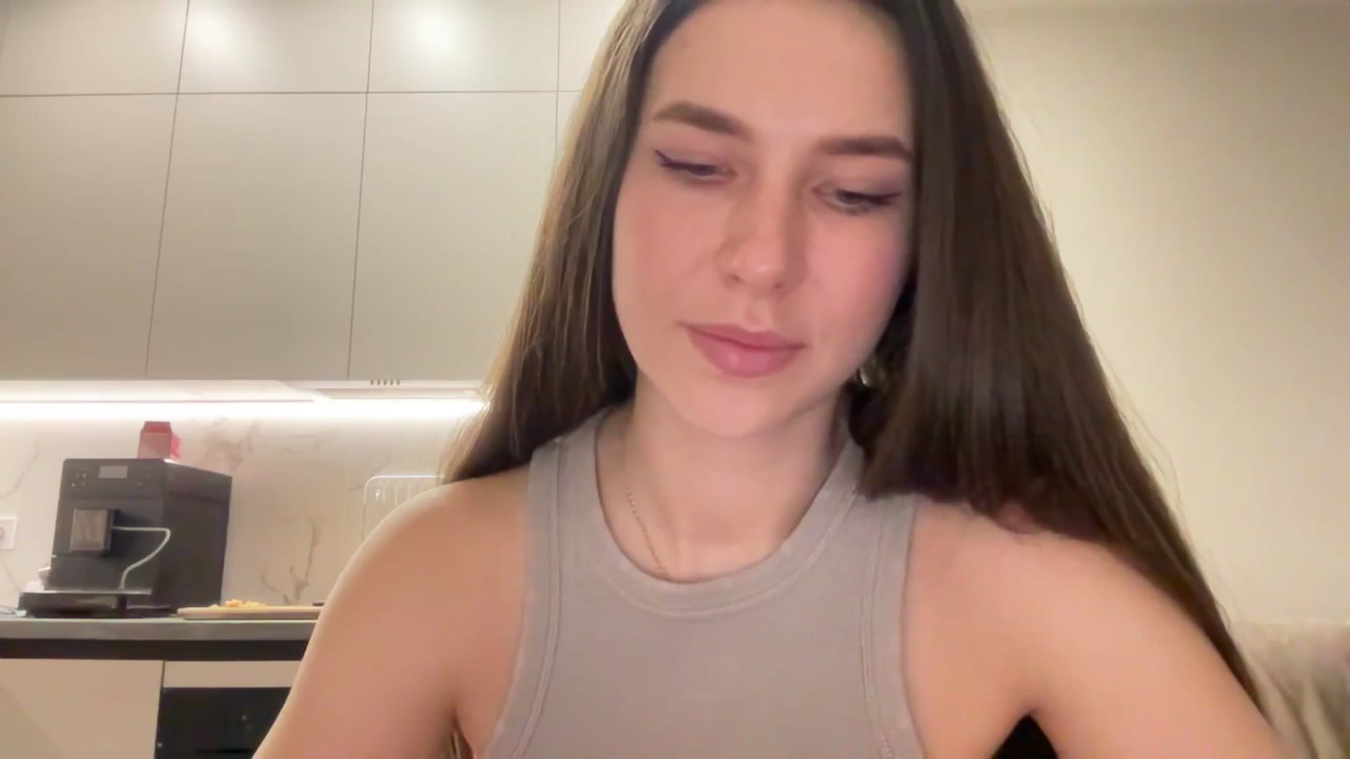 Gallery image thumbnail from kissfreeze's myfreecams stream on, 04/09/2025, 19:28 image 13 of 20