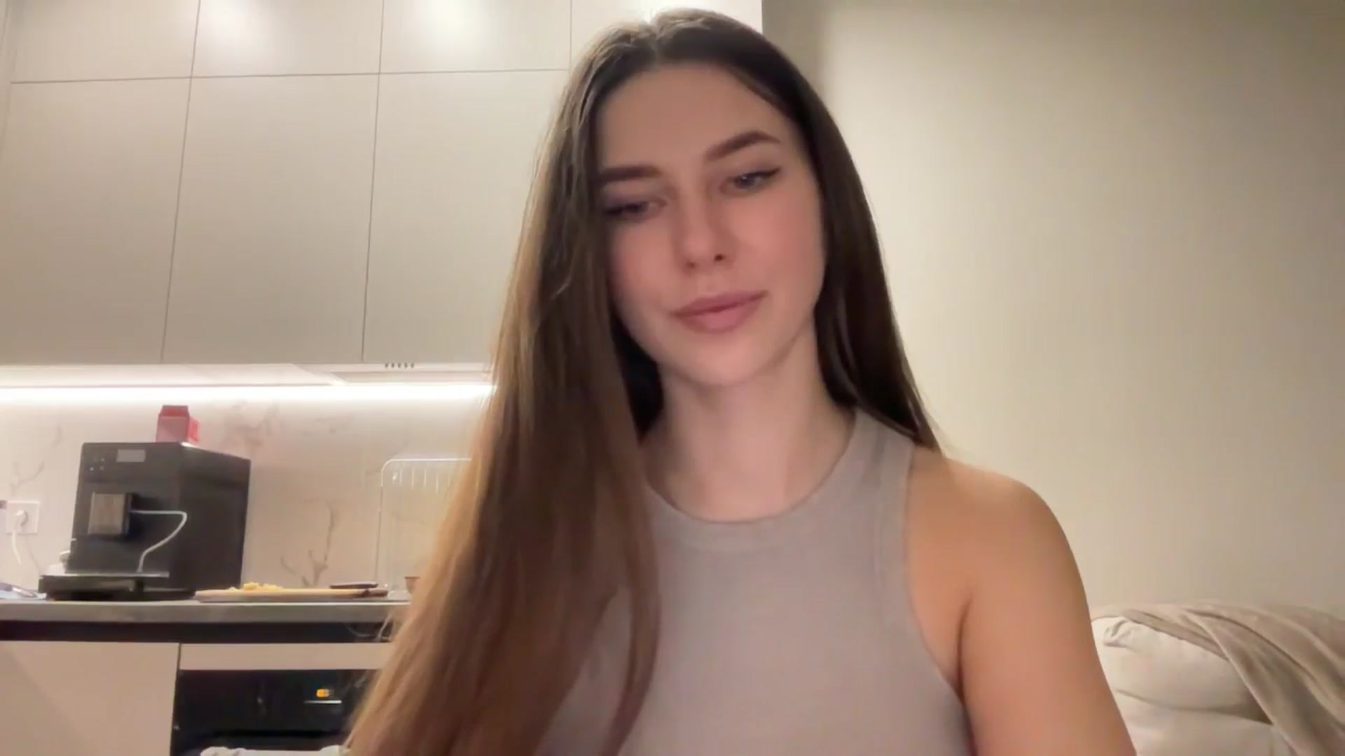 Gallery image thumbnail from kissfreeze's myfreecams stream on, 04/09/2025, 20:36 image 14 of 20