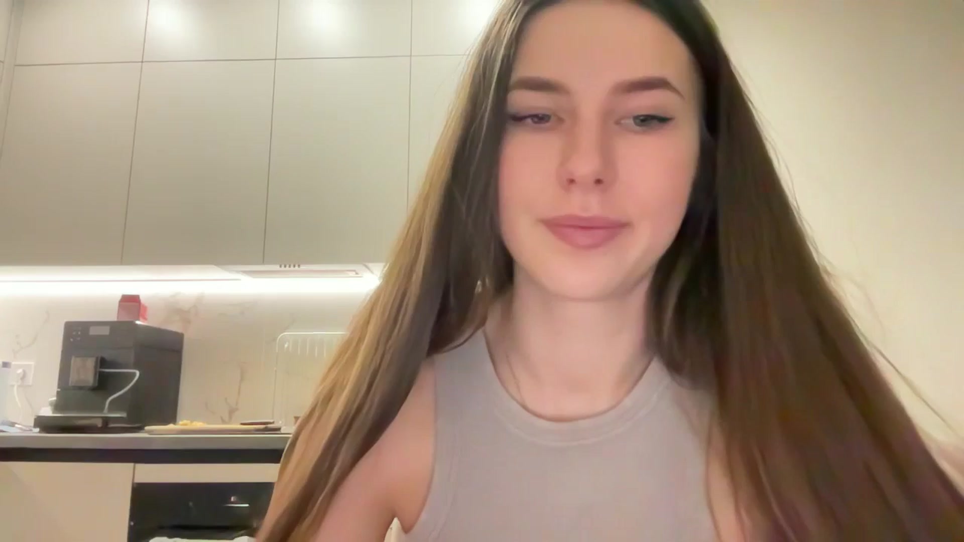 Gallery image thumbnail from kissfreeze's myfreecams stream on, 04/09/2025, 20:36 image 16 of 20