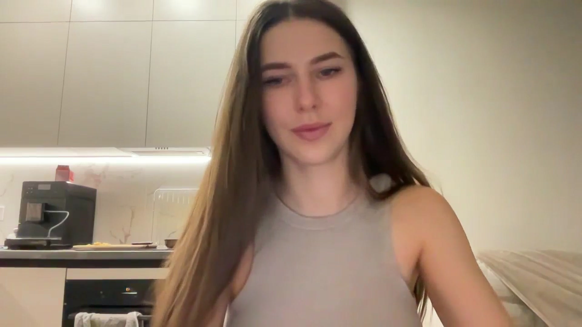 Gallery image thumbnail from kissfreeze's myfreecams stream on, 04/09/2025, 21:20 image 7 of 20