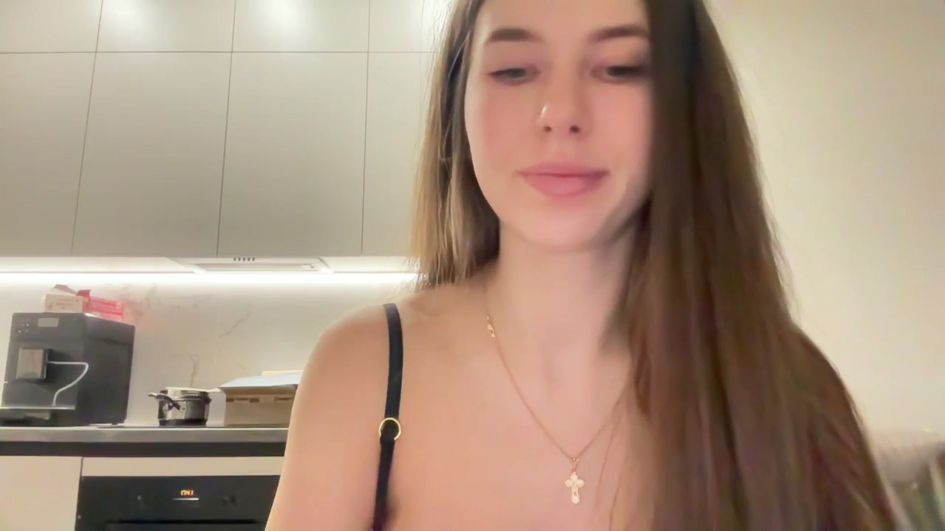 Gallery image thumbnail from kissfreeze's myfreecams stream on, 04/10/2025, 20:06 image 18 of 20