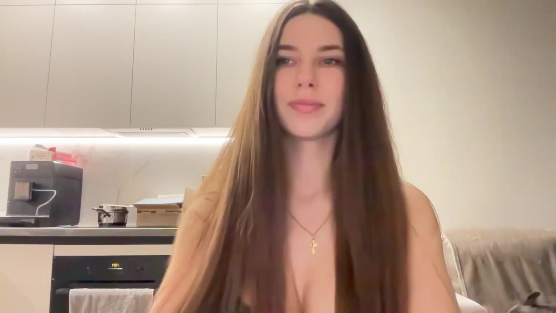 Gallery image thumbnail from kissfreeze's myfreecams stream on, 04/10/2025, 20:06 image 10 of 20