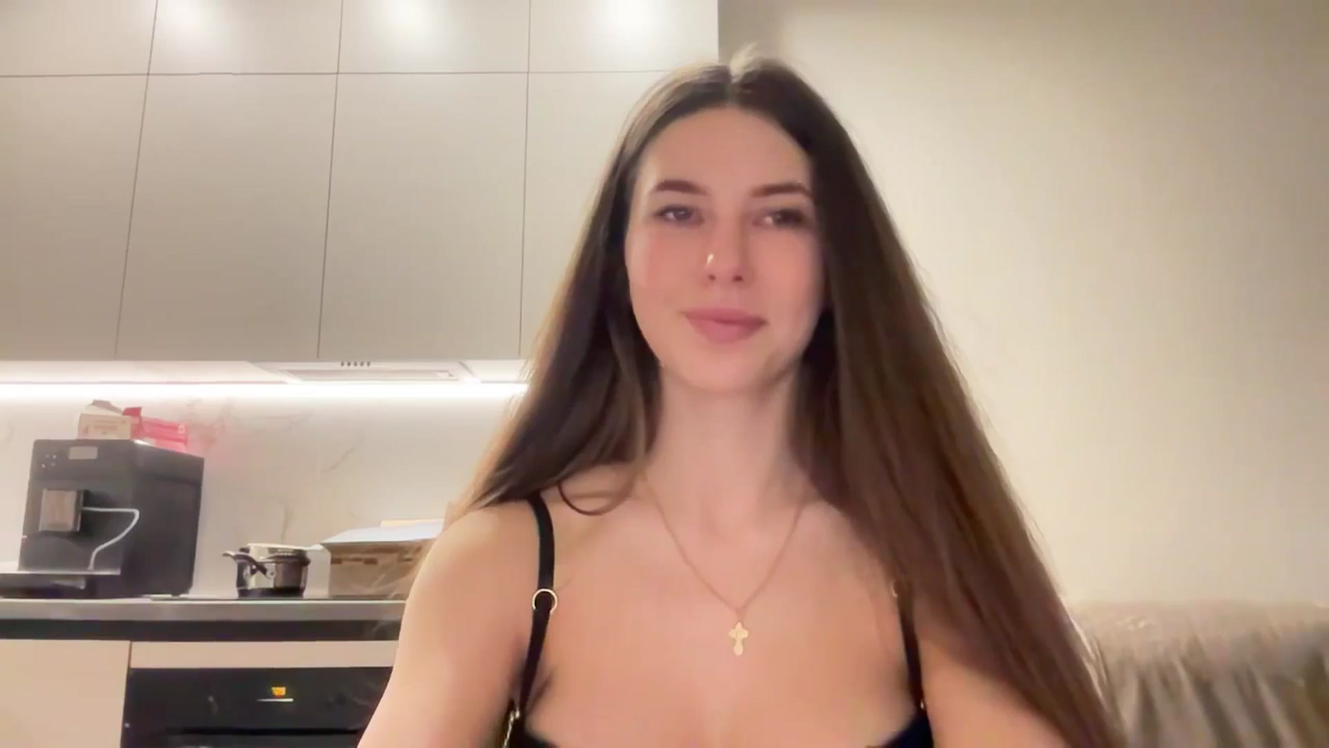 Gallery image thumbnail from kissfreeze's myfreecams stream on, 04/10/2025, 20:06 image 3 of 20