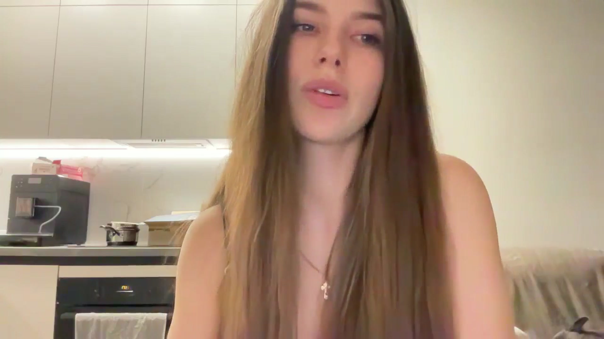 Gallery image thumbnail from kissfreeze's myfreecams stream on, 04/10/2025, 20:06 image 12 of 20