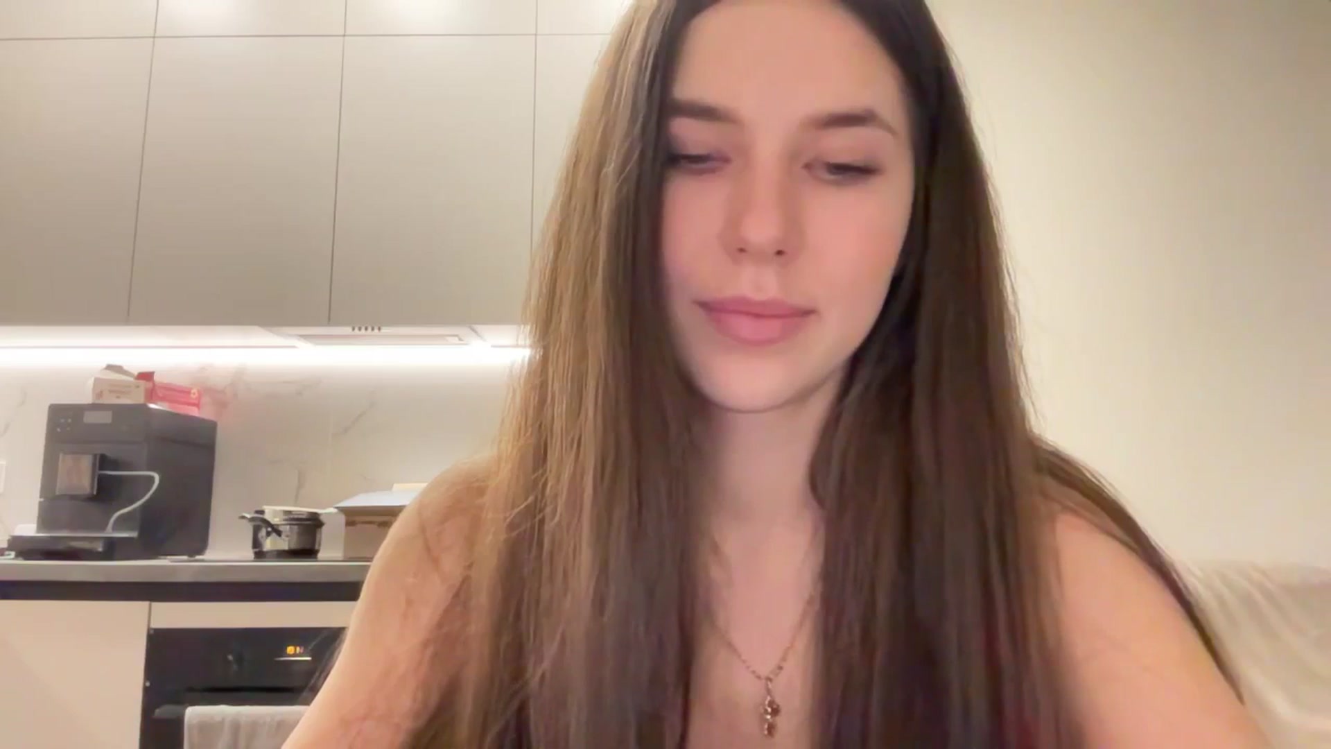 Gallery image thumbnail from kissfreeze's myfreecams stream on, 04/10/2025, 21:33 image 20 of 20