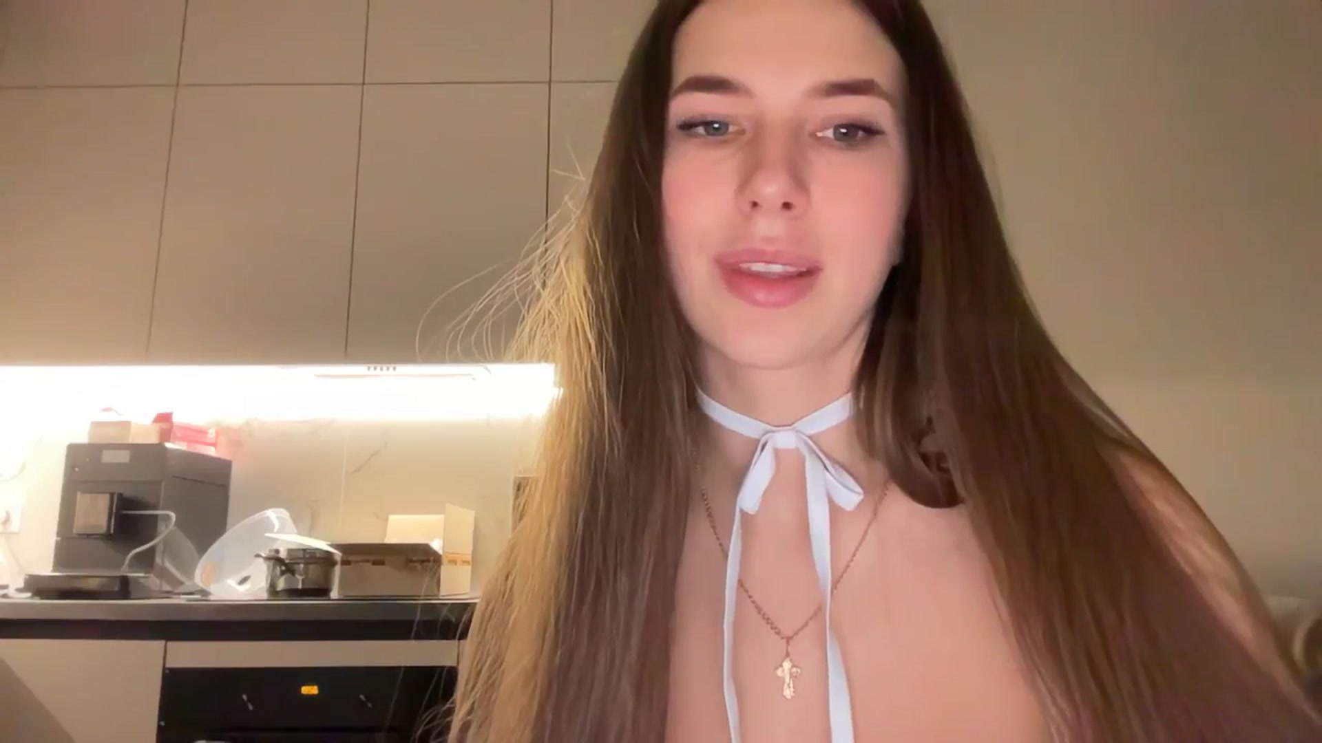 Gallery image thumbnail from kissfreeze's myfreecams stream on, 04/11/2025, 22:14 image 20 of 20