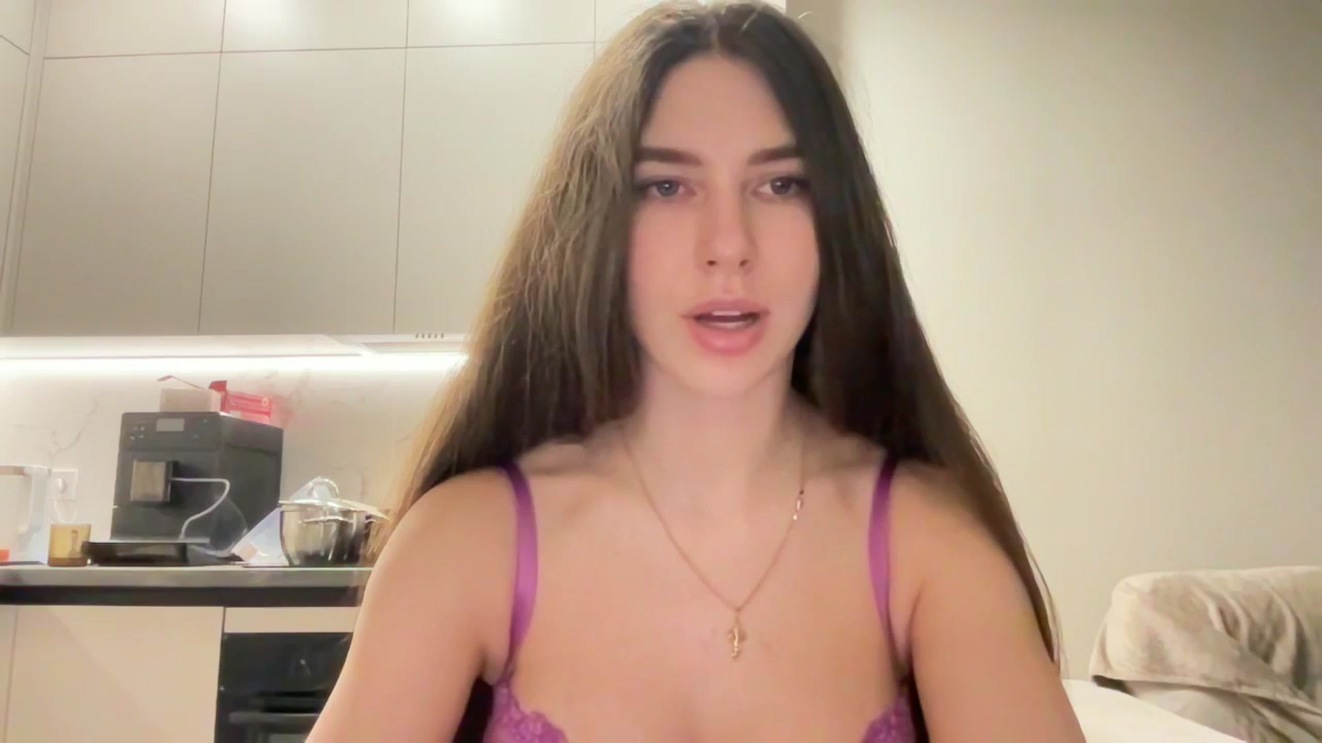Gallery image thumbnail from kissfreeze's myfreecams stream on, 04/13/2025, 20:02 image 20 of 20