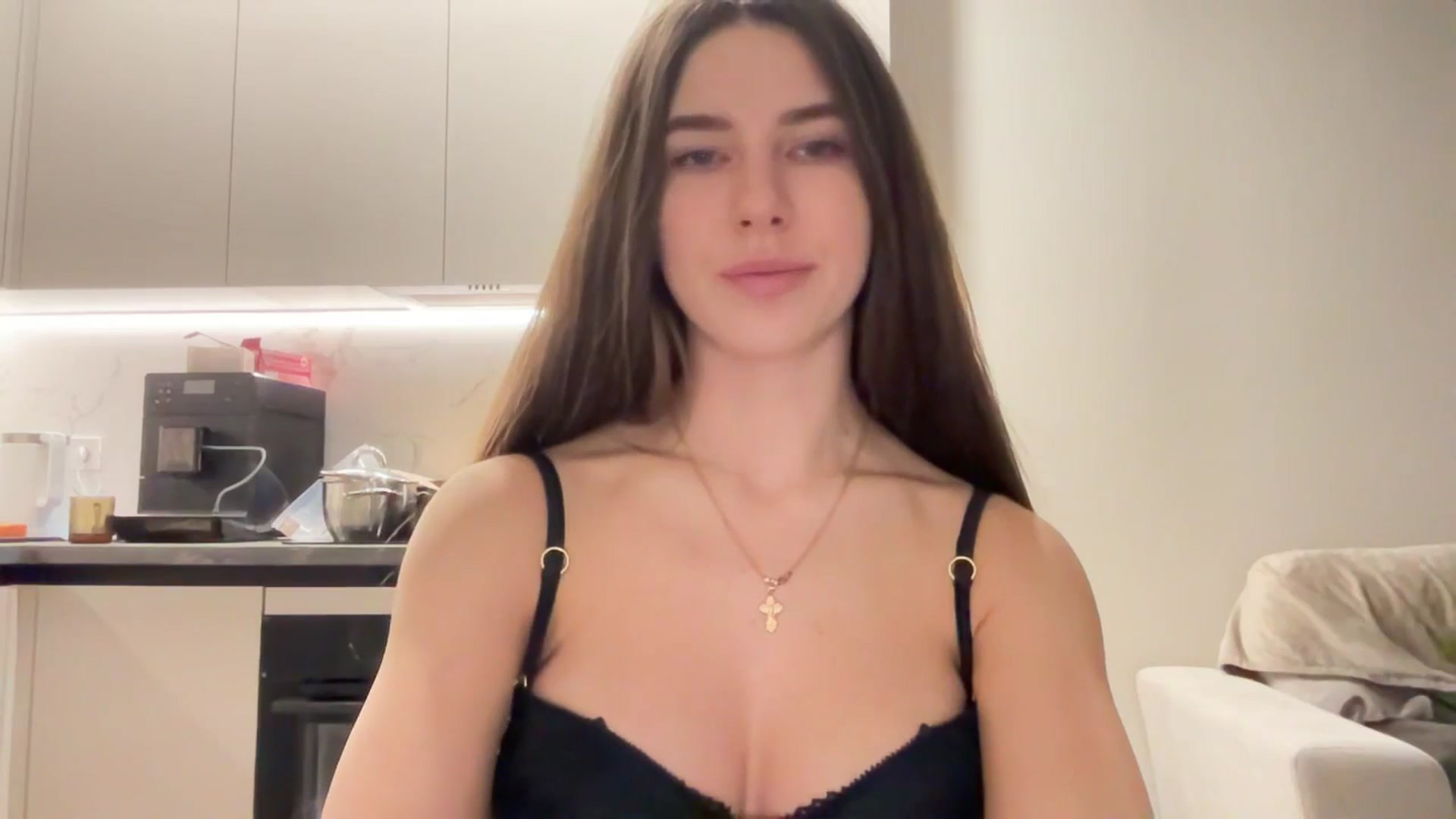 Gallery image thumbnail from kissfreeze's myfreecams stream on, 04/13/2025, 21:11 image 3 of 20