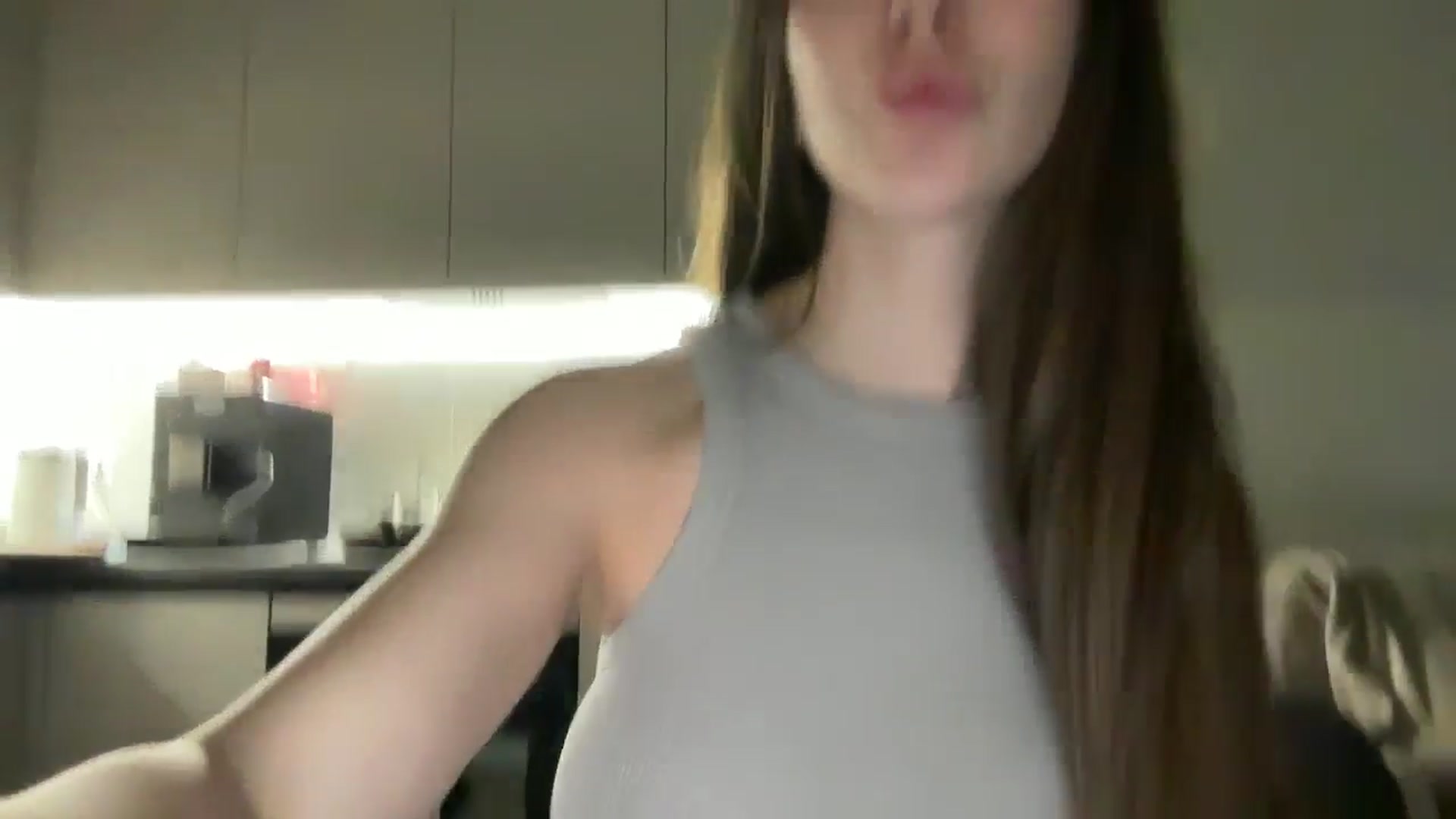 Gallery image thumbnail from kissfreeze's myfreecams stream on, 04/14/2025, 19:55 image 18 of 20
