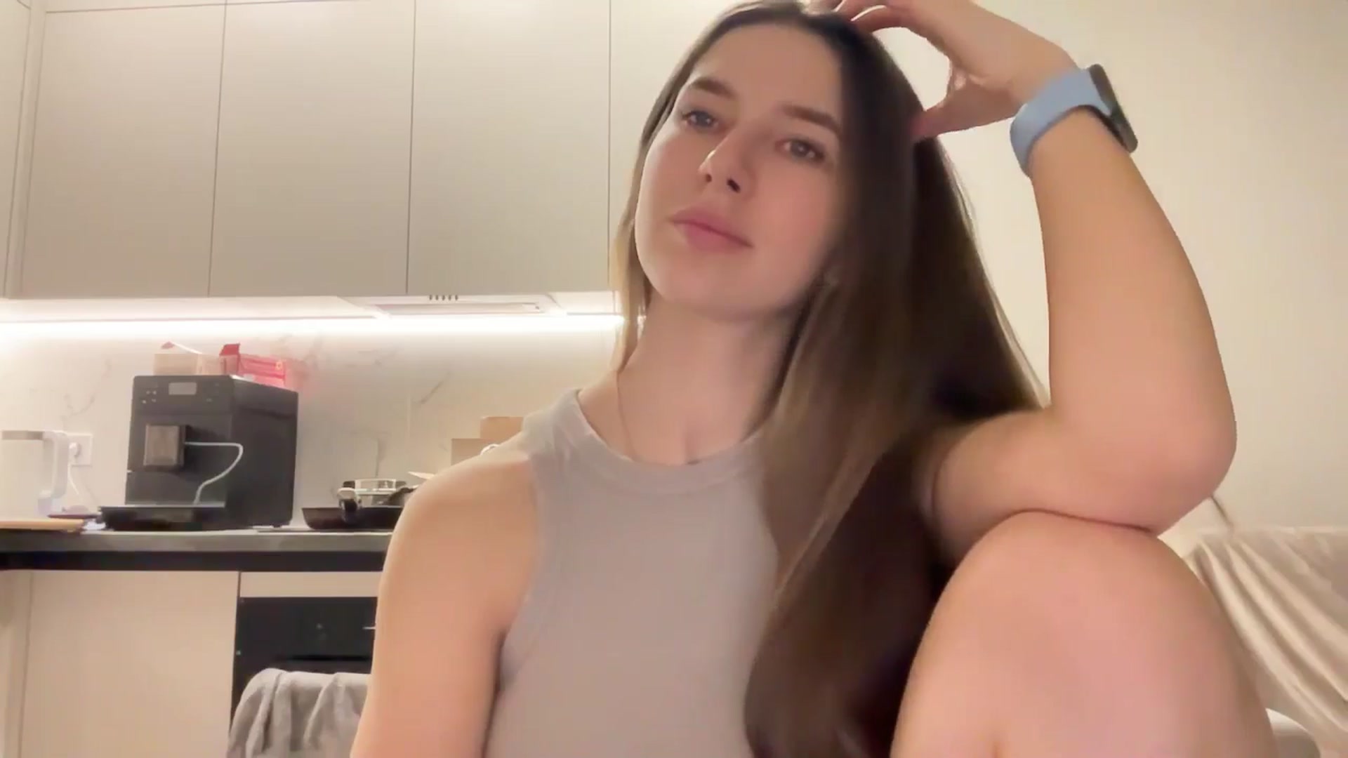 Gallery image thumbnail from kissfreeze's myfreecams stream on, 04/14/2025, 19:55 image 14 of 20