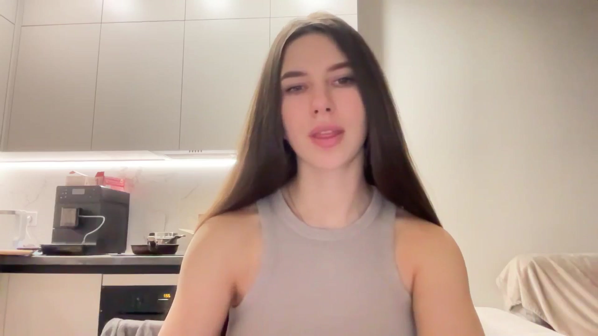 Gallery image thumbnail from kissfreeze's myfreecams stream on, 04/14/2025, 19:55 image 2 of 20