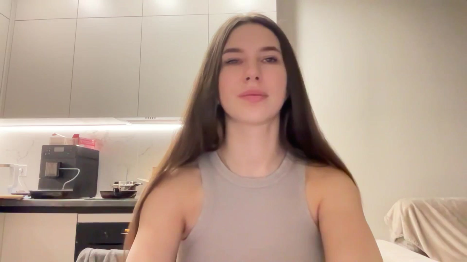 Gallery image thumbnail from kissfreeze's myfreecams stream on, 04/14/2025, 19:55 image 5 of 20
