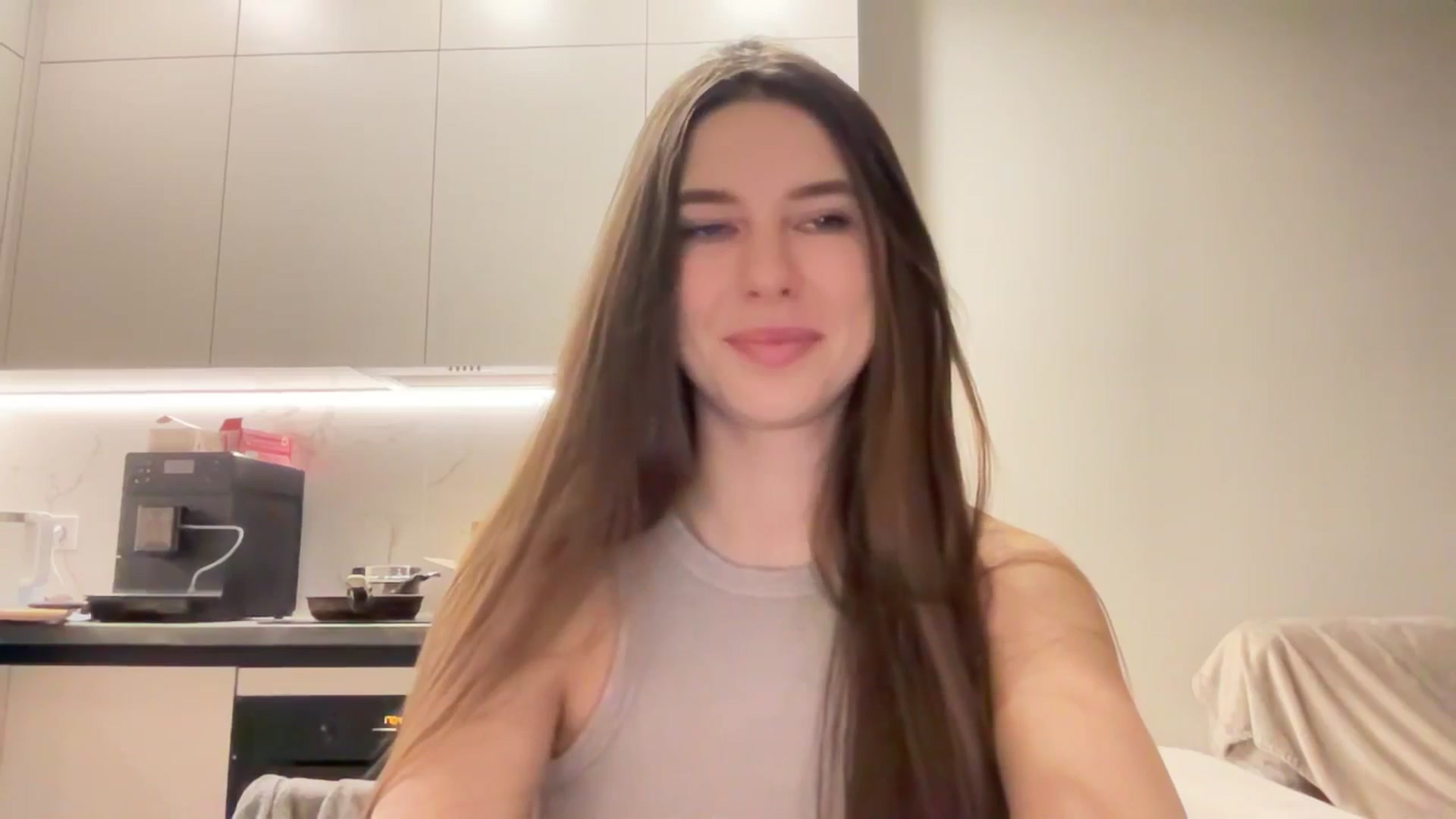 Gallery image thumbnail from kissfreeze's myfreecams stream on, 04/14/2025, 19:55 image 6 of 20