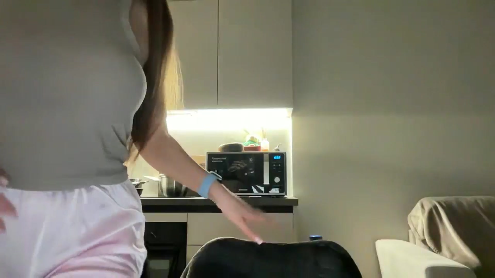 Gallery image thumbnail from kissfreeze's myfreecams stream on, 04/14/2025, 20:43 image 11 of 20