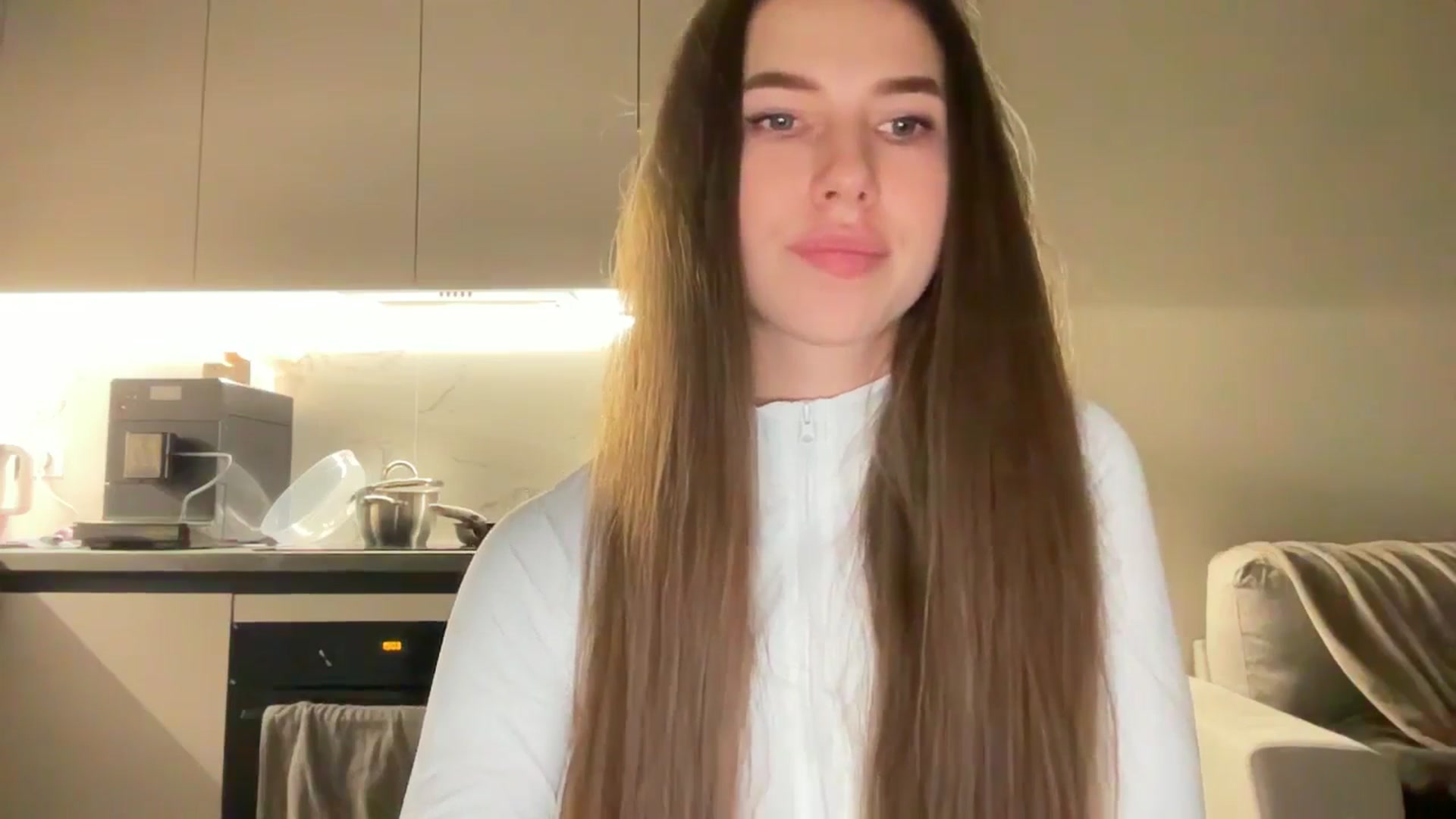 Gallery image thumbnail from kissfreeze's myfreecams stream on, 04/16/2025, 21:39 image 13 of 20