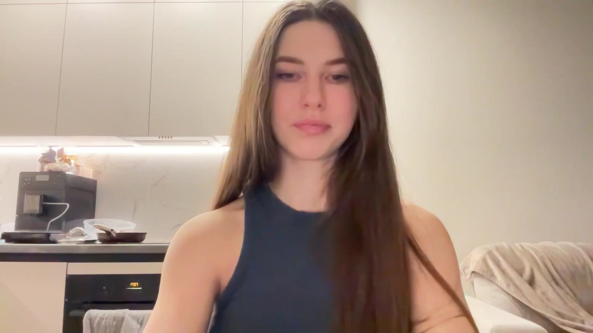 Gallery image thumbnail from kissfreeze's myfreecams stream on, 04/17/2025, 20:40 image 1 of 20