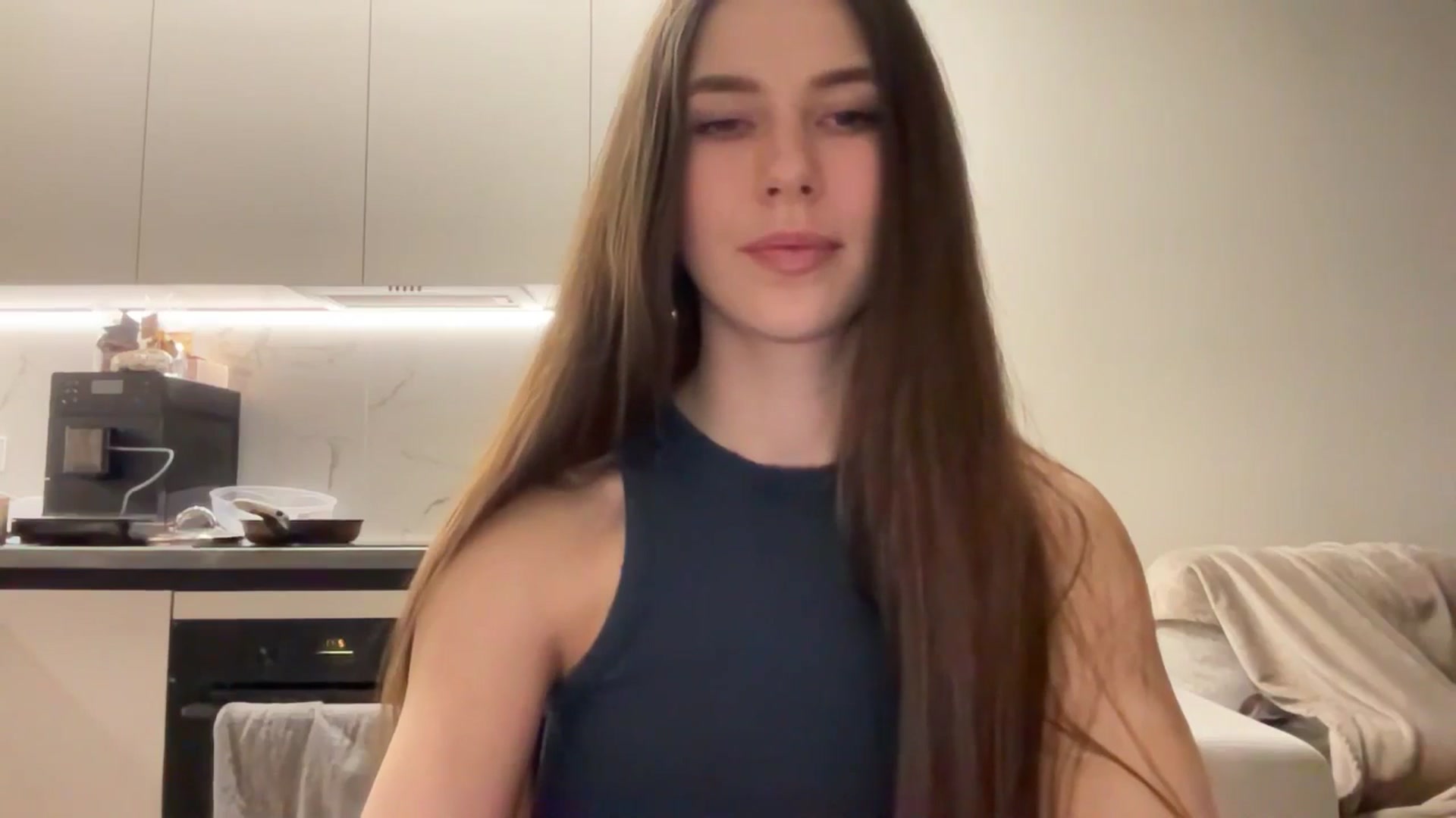 Gallery image thumbnail from kissfreeze's myfreecams stream on, 04/17/2025, 20:40 image 9 of 20