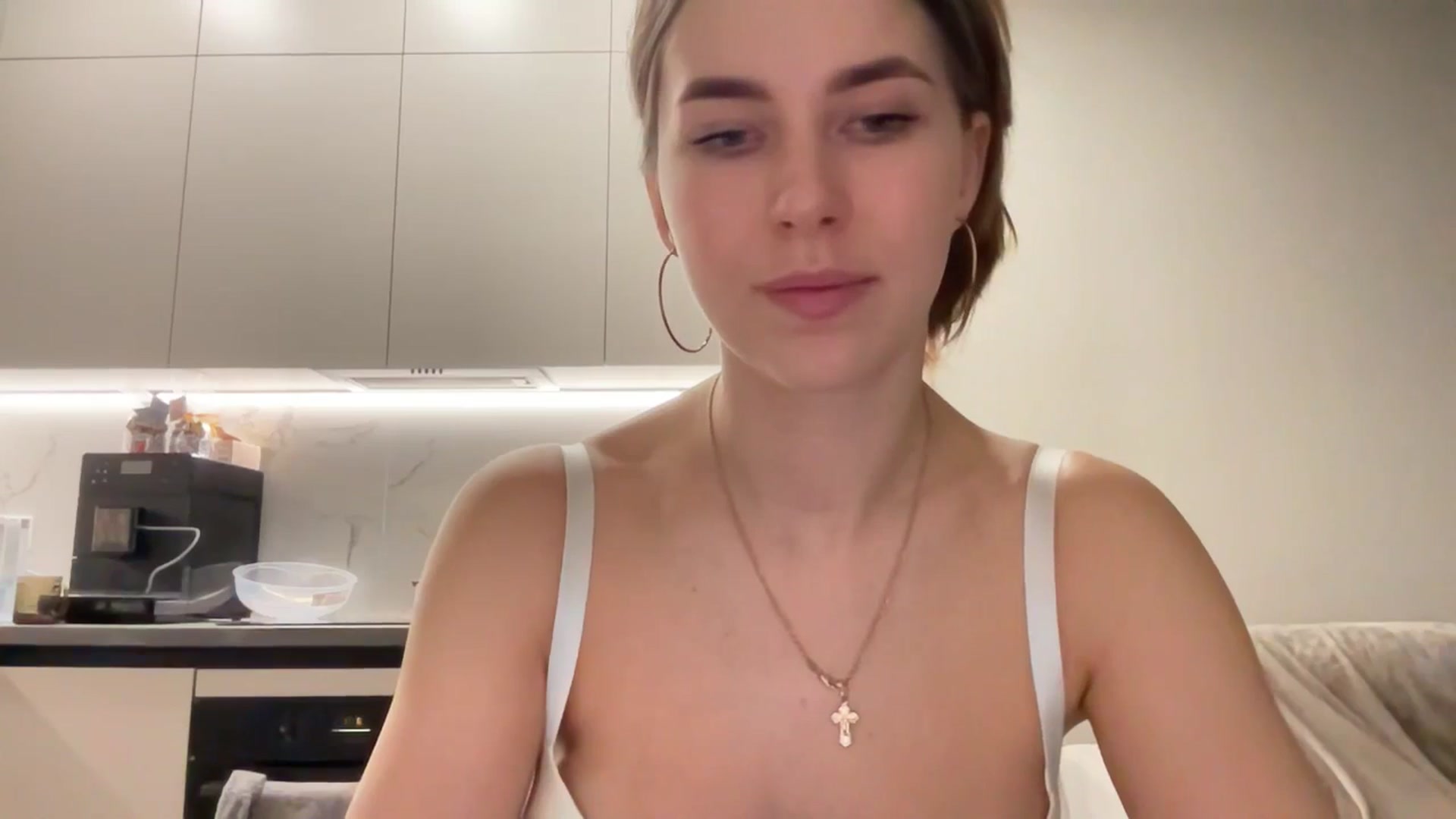 Gallery image thumbnail from kissfreeze's myfreecams stream on, 04/18/2025, 19:55 image 20 of 20