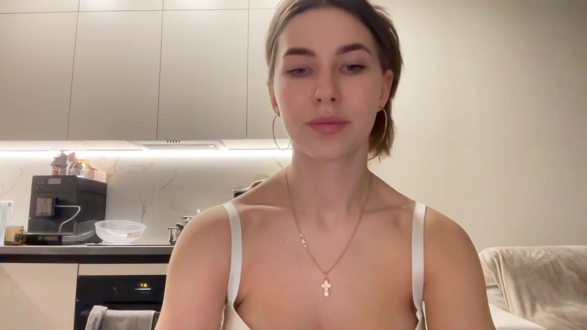 Gallery image thumbnail from kissfreeze's myfreecams stream on, 04/18/2025, 19:55 image 4 of 20