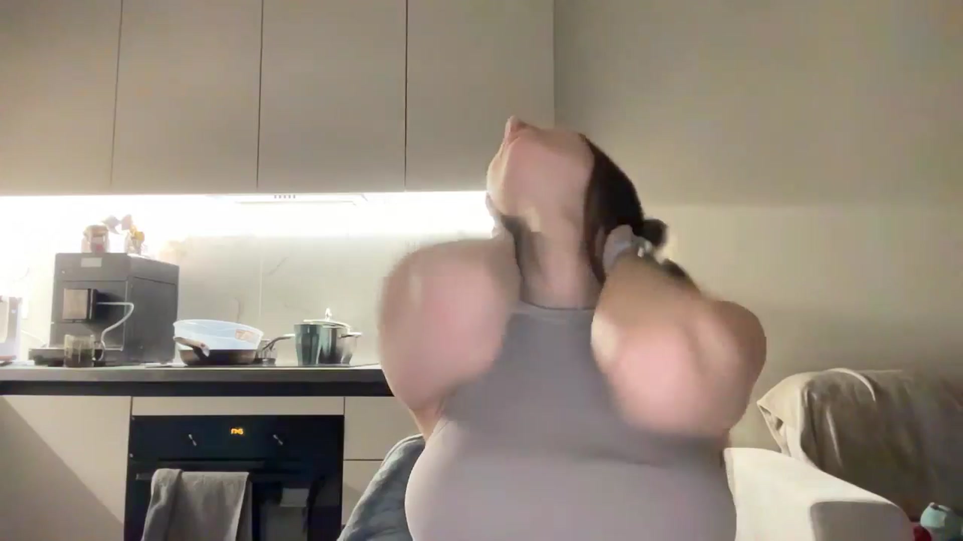 Gallery image thumbnail from kissfreeze's myfreecams stream on, 04/19/2025, 20:04 image 20 of 20