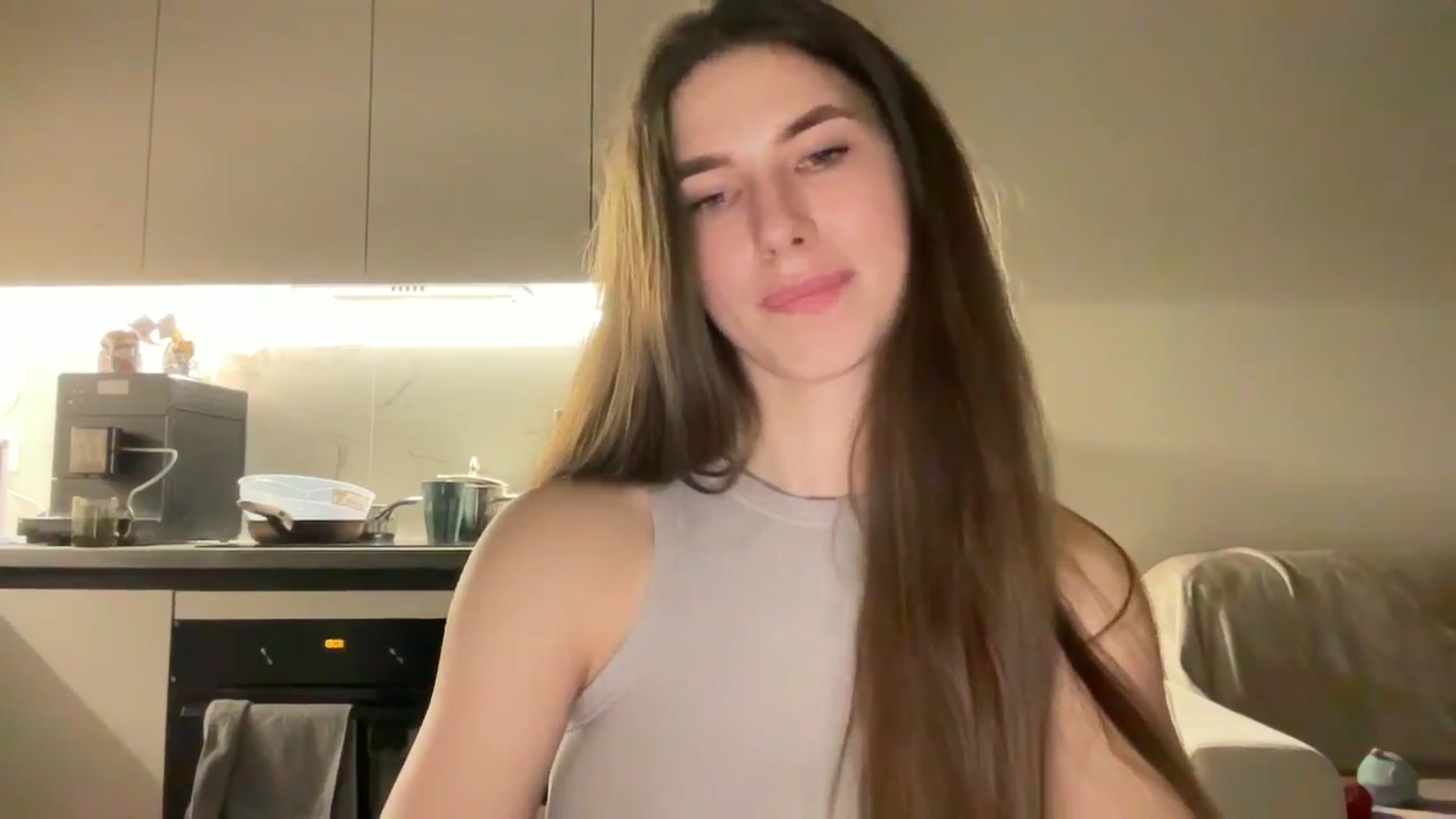 Gallery image thumbnail from kissfreeze's myfreecams stream on, 04/19/2025, 21:30 image 14 of 20
