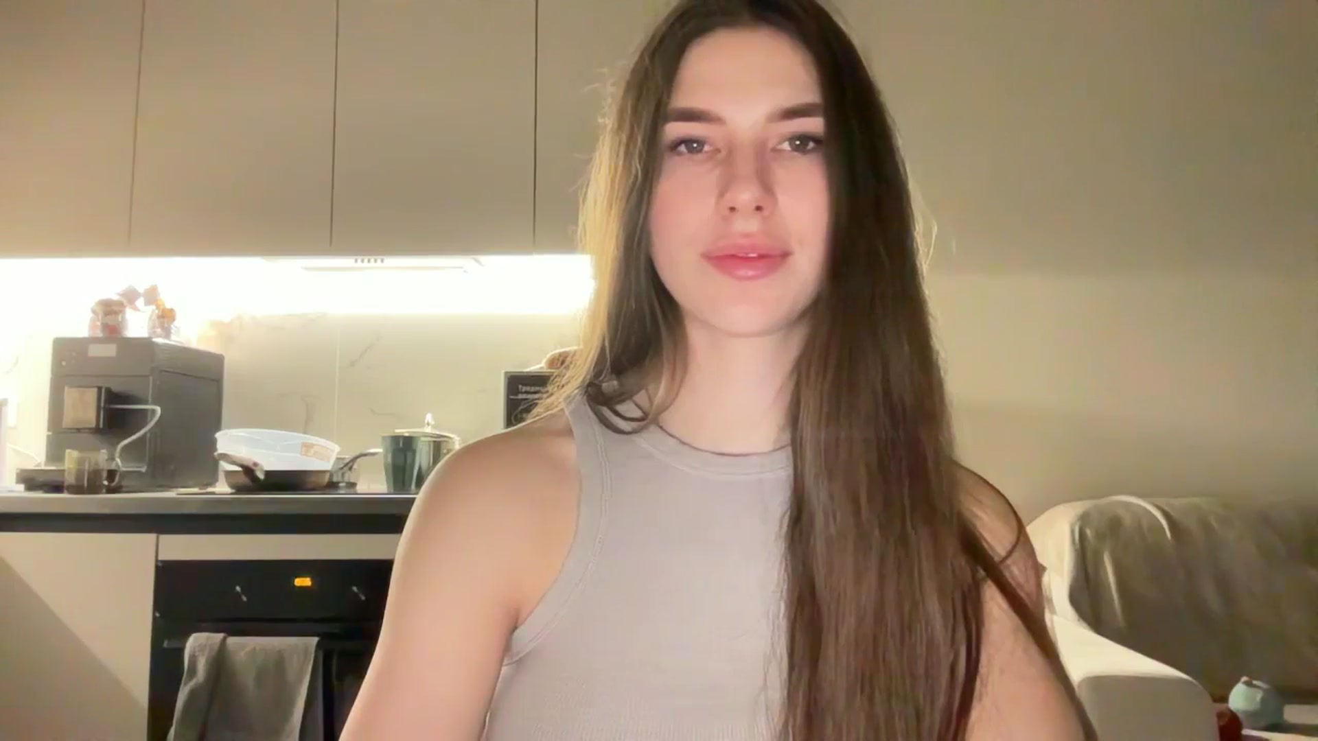 Gallery image thumbnail from kissfreeze's myfreecams stream on, 04/19/2025, 21:30 image 12 of 20