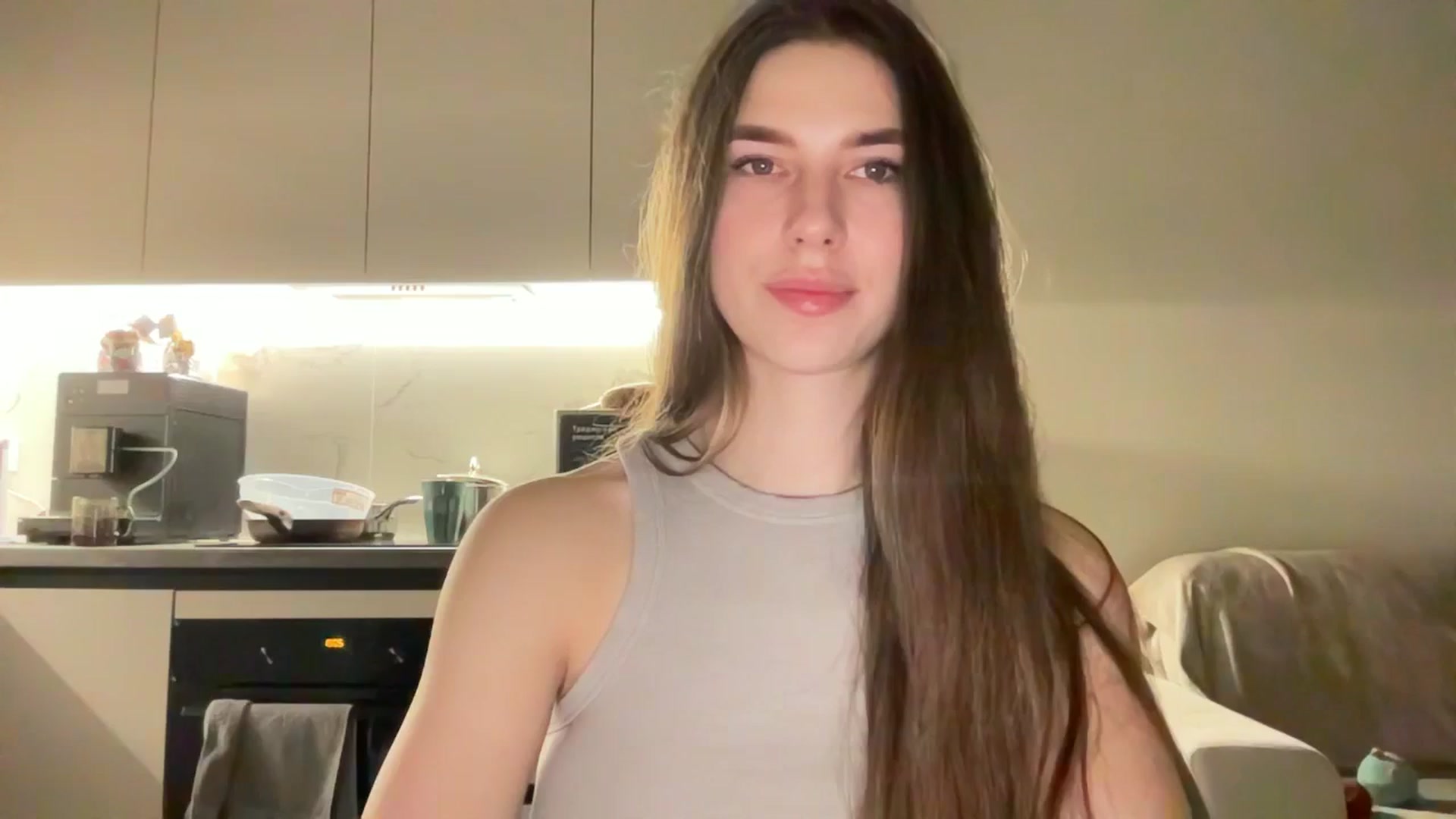 Gallery image thumbnail from kissfreeze's myfreecams stream on, 04/19/2025, 21:30 image 11 of 20