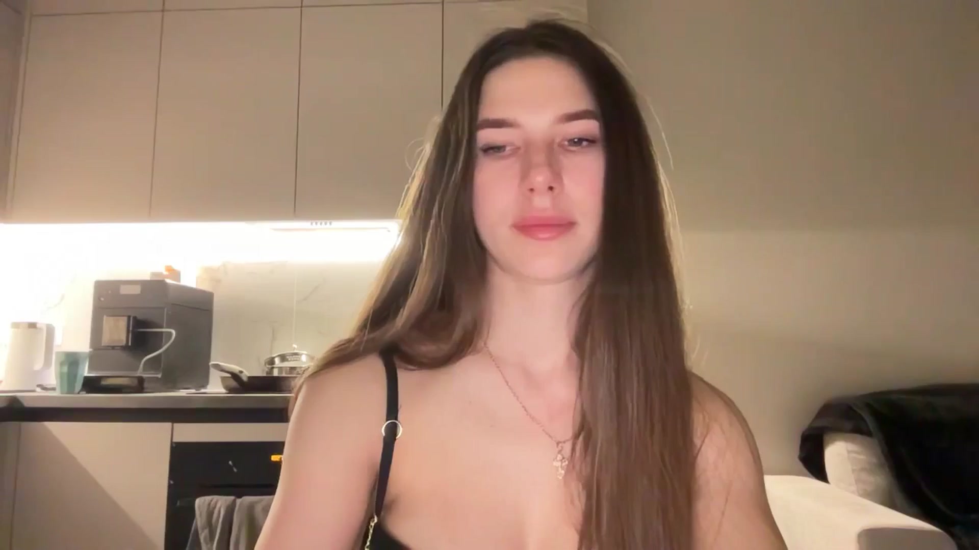 Gallery image thumbnail from kissfreeze's myfreecams stream on, 04/24/2025, 20:48 image 19 of 20