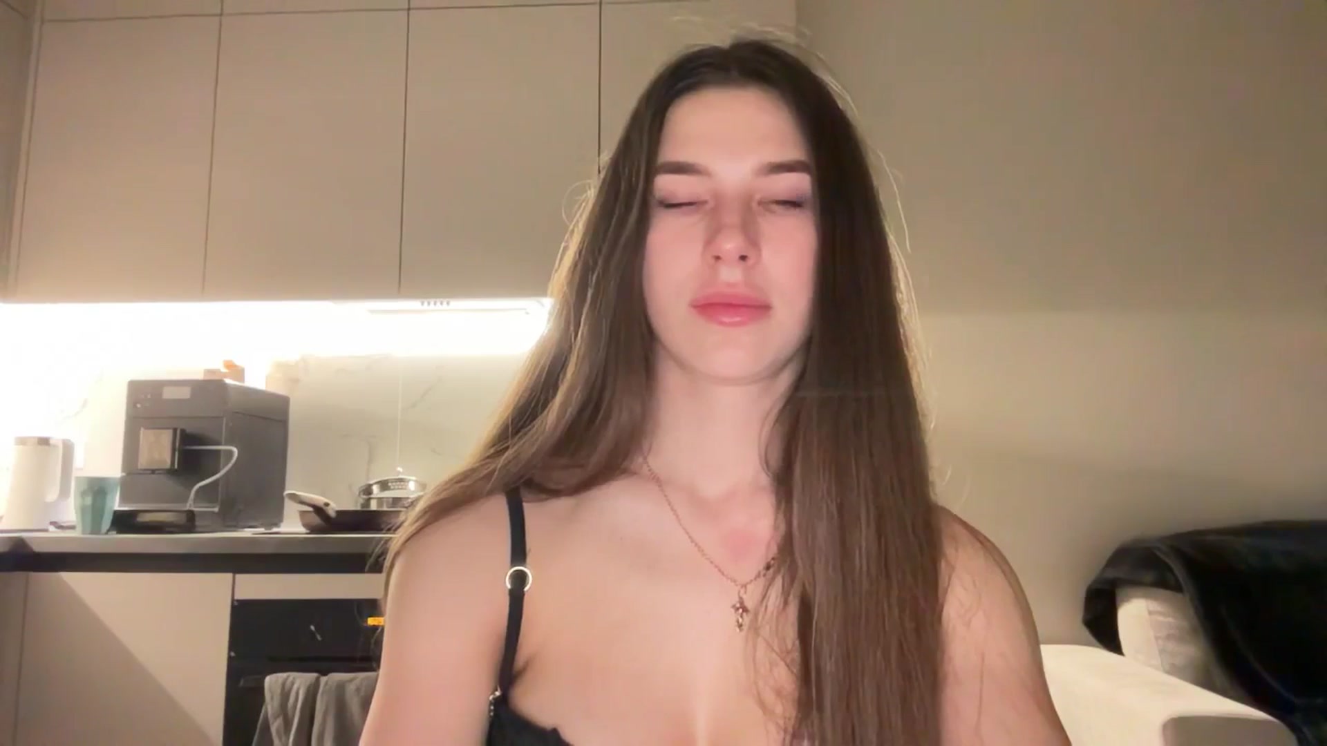 Gallery image thumbnail from kissfreeze's myfreecams stream on, 04/24/2025, 20:48 image 20 of 20