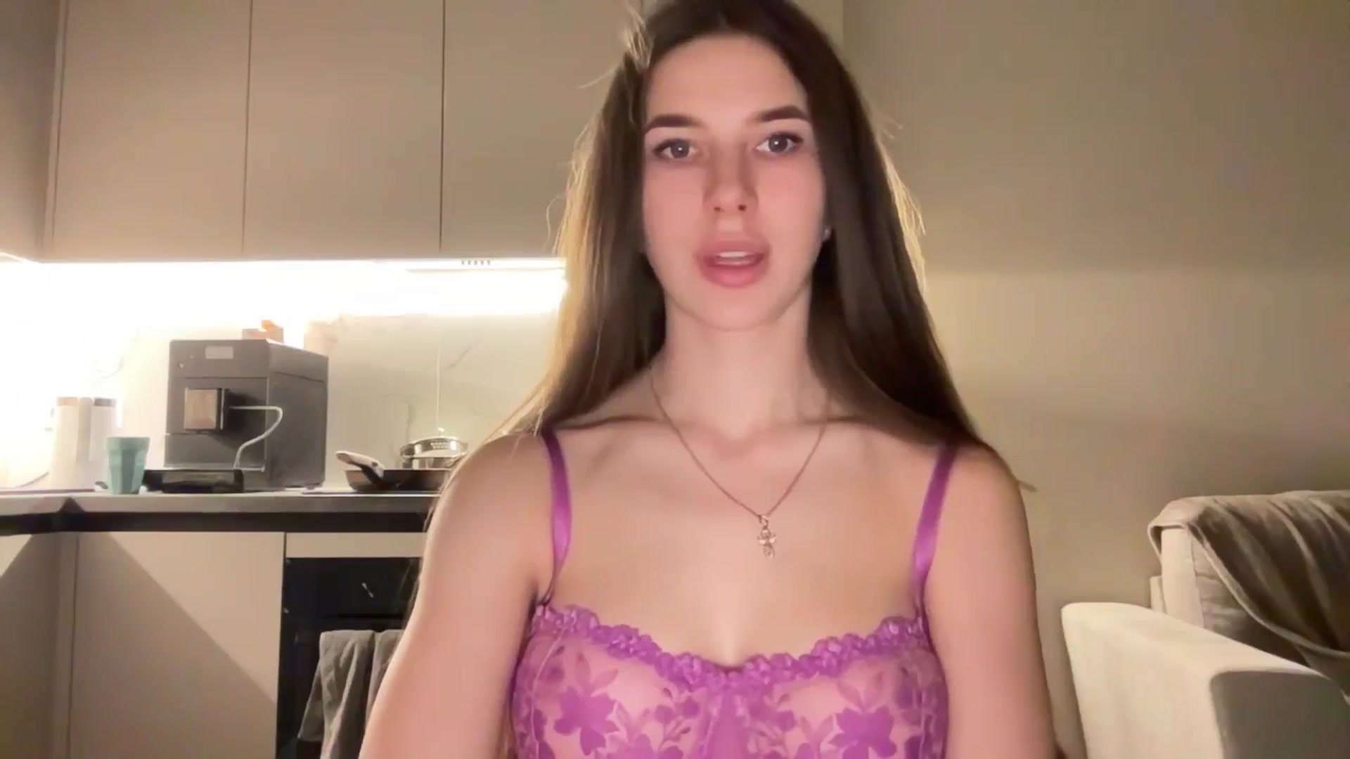 Gallery image thumbnail from kissfreeze's myfreecams stream on, 04/25/2025, 20:11 image 8 of 20