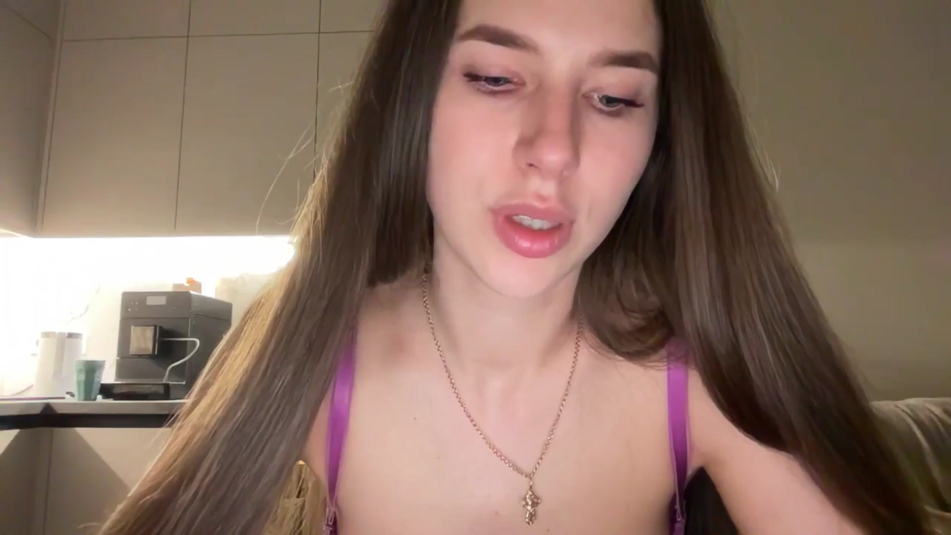 Gallery image thumbnail from kissfreeze's myfreecams stream on, 04/25/2025, 20:11 image 7 of 20