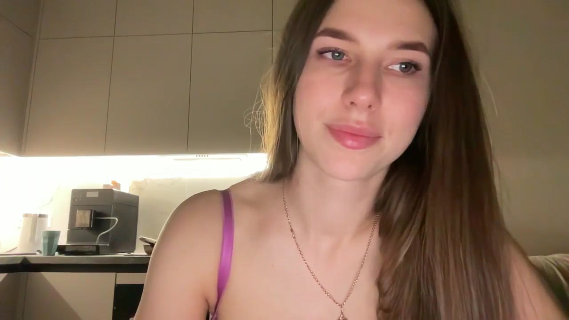 Gallery image thumbnail from kissfreeze's myfreecams stream on, 04/25/2025, 20:27 image 7 of 20