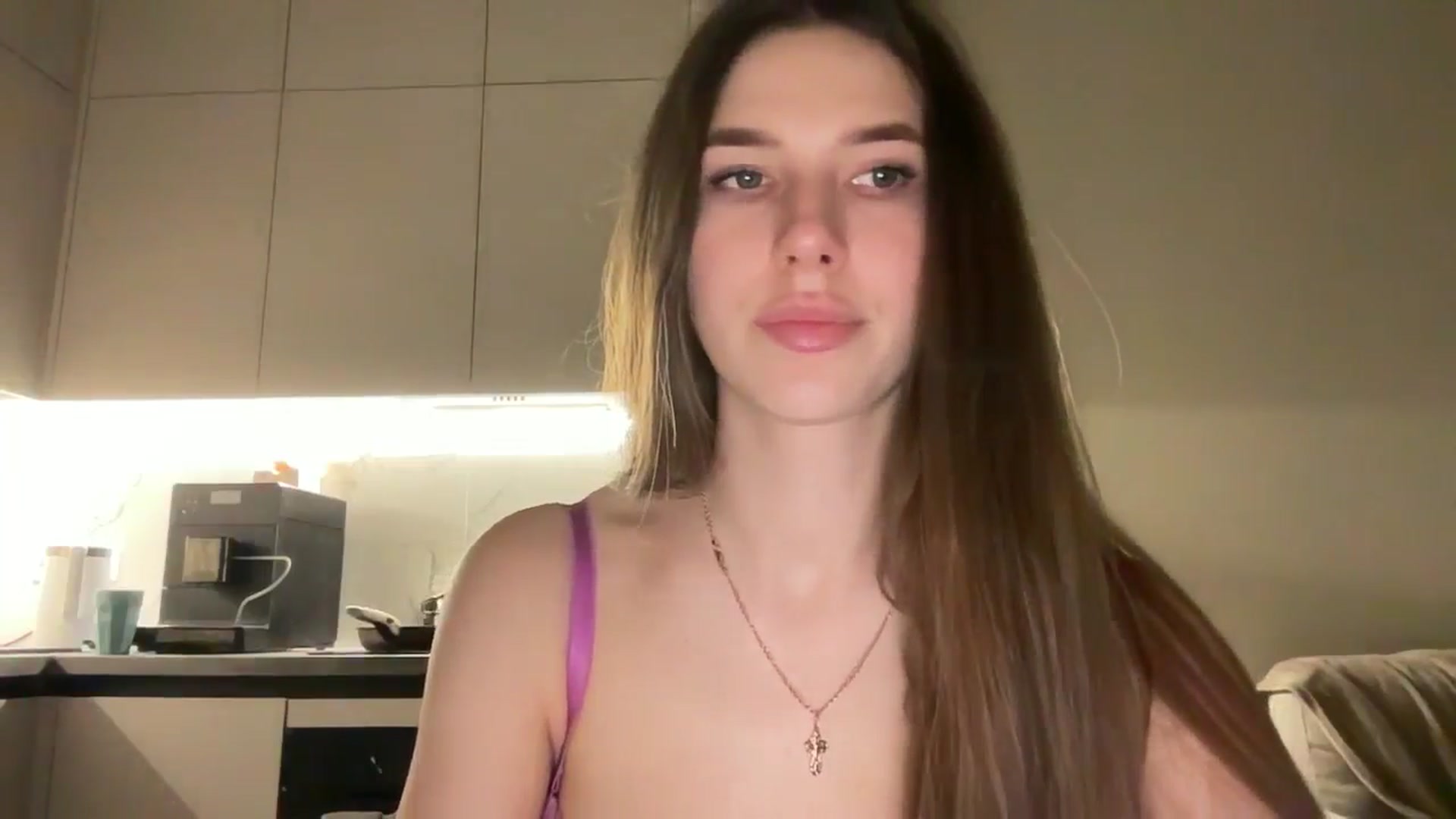 Gallery image thumbnail from kissfreeze's myfreecams stream on, 04/25/2025, 20:27 image 4 of 20