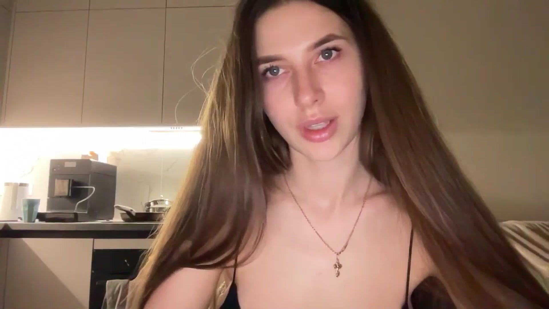 Gallery image thumbnail from kissfreeze's myfreecams stream on, 04/25/2025, 21:55 image 10 of 20