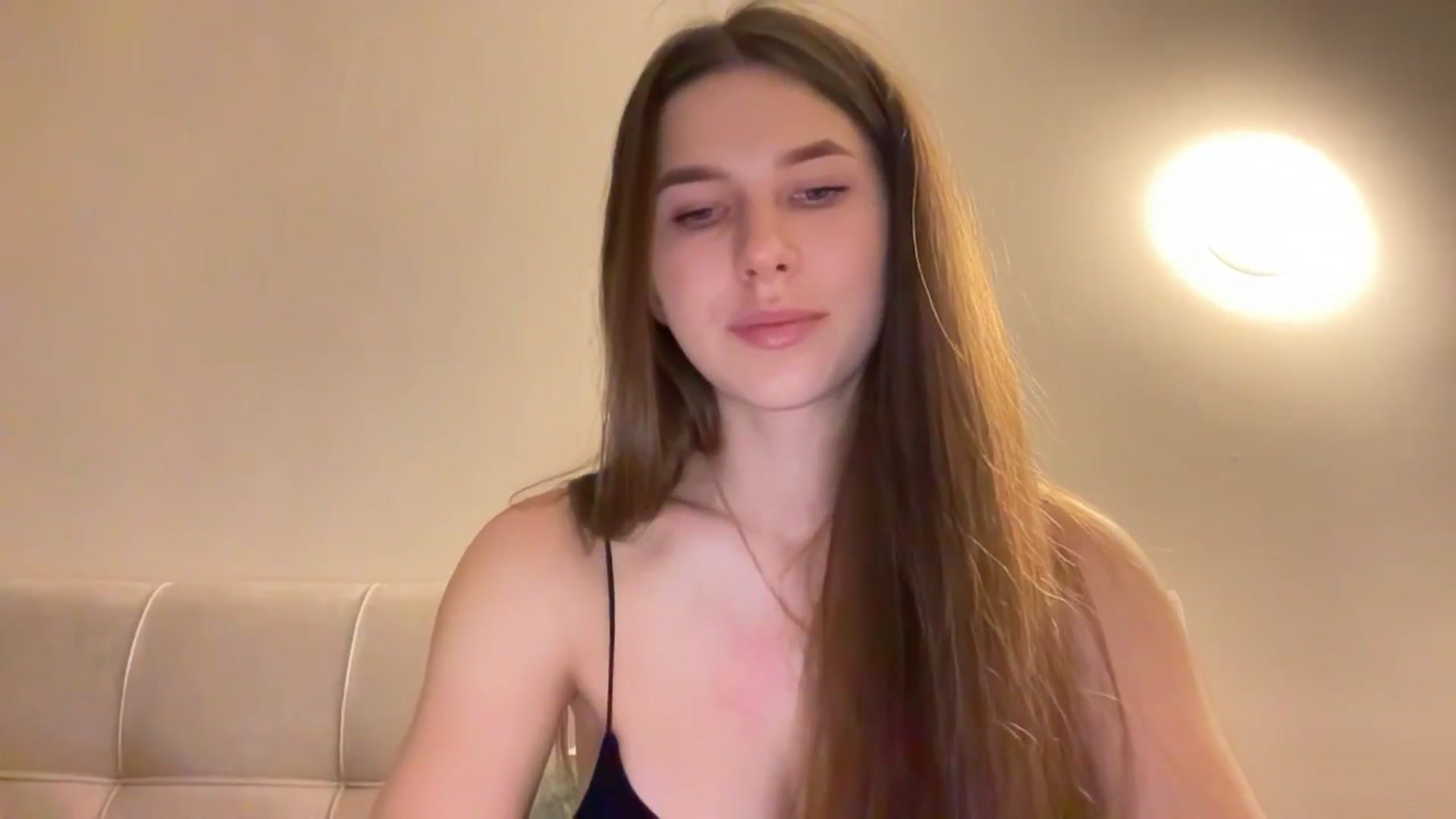 Gallery image thumbnail from kissfreeze's myfreecams stream on, 04/25/2025, 22:20 image 15 of 20