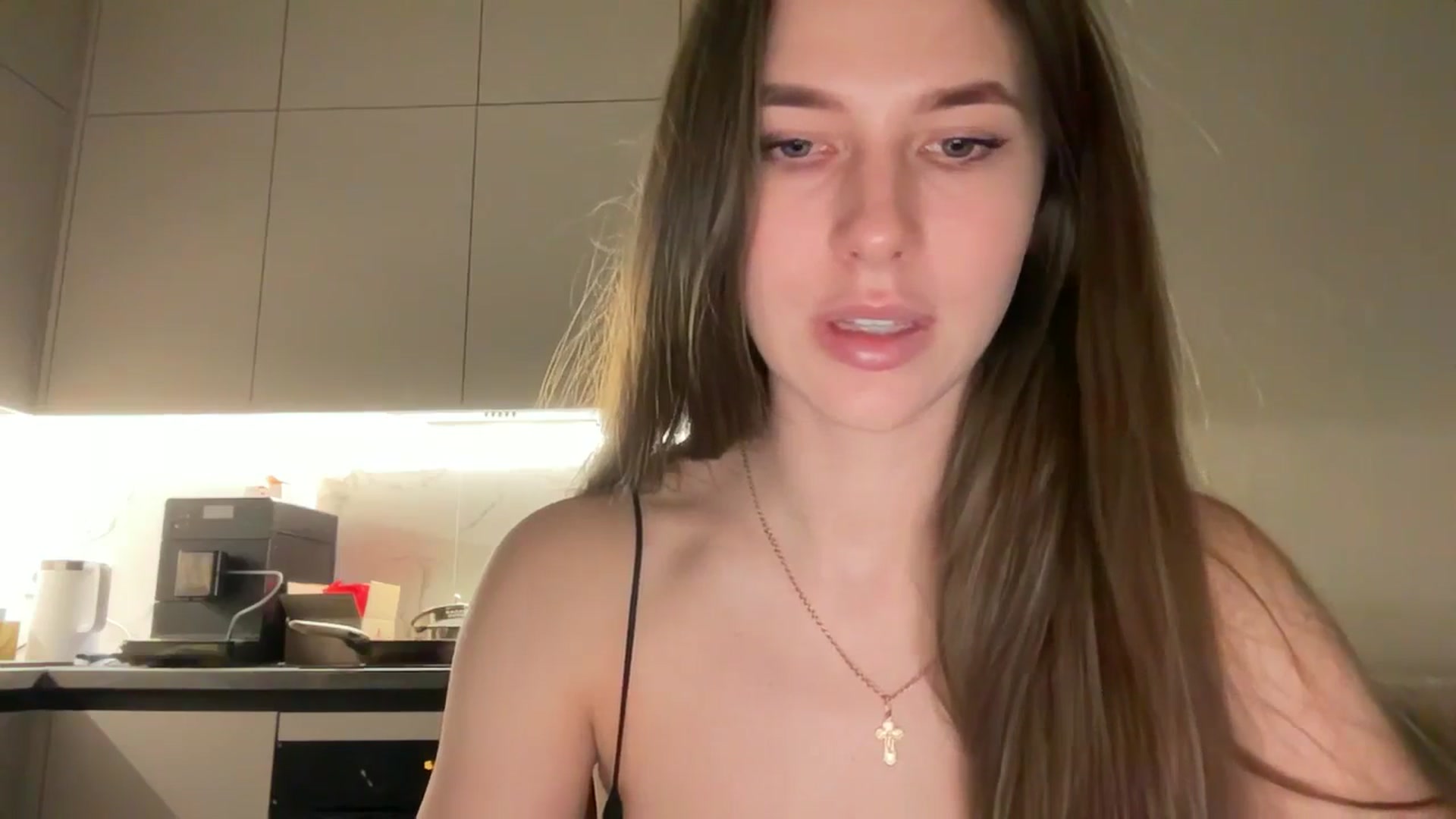 Gallery image thumbnail from kissfreeze's myfreecams stream on, 04/26/2025, 18:36 image 17 of 20
