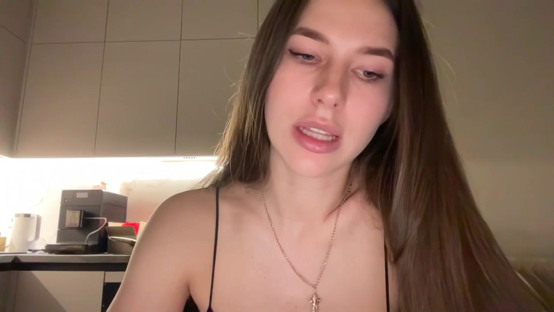 Gallery image thumbnail from kissfreeze's myfreecams stream on, 04/26/2025, 18:36 image 1 of 20