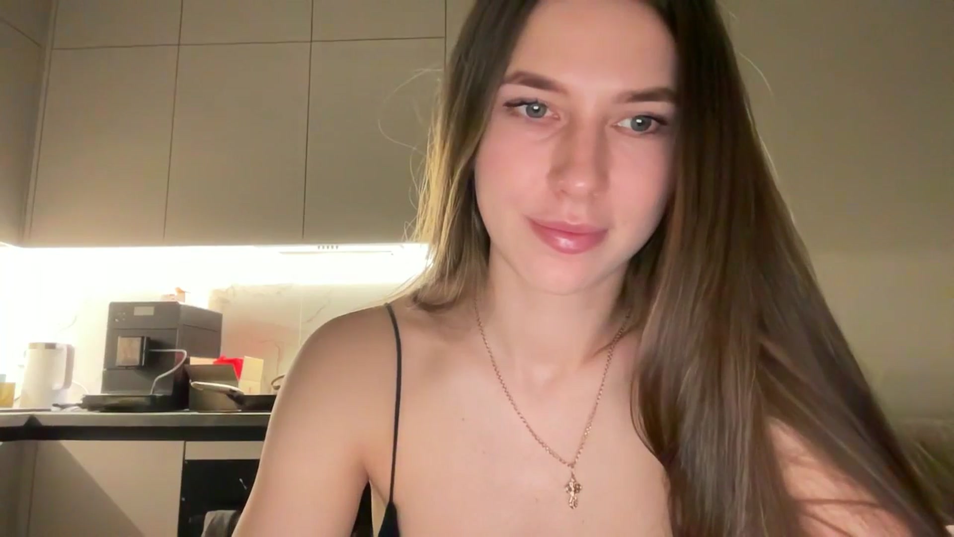 Gallery image thumbnail from kissfreeze's myfreecams stream on, 04/26/2025, 18:36 image 7 of 20